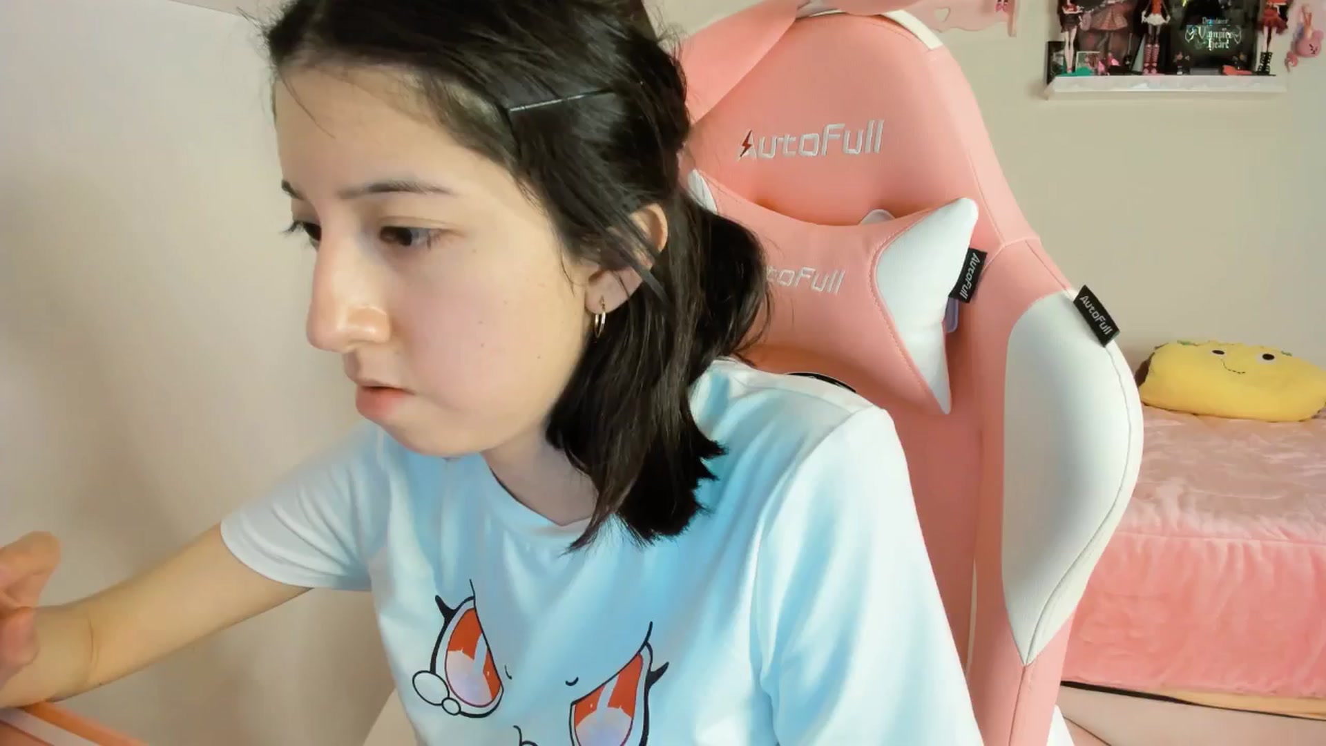 Gallery image thumbnail from Cherrycute666's myfreecams stream on, 12/18/2024, 07:22 image 14 of 20