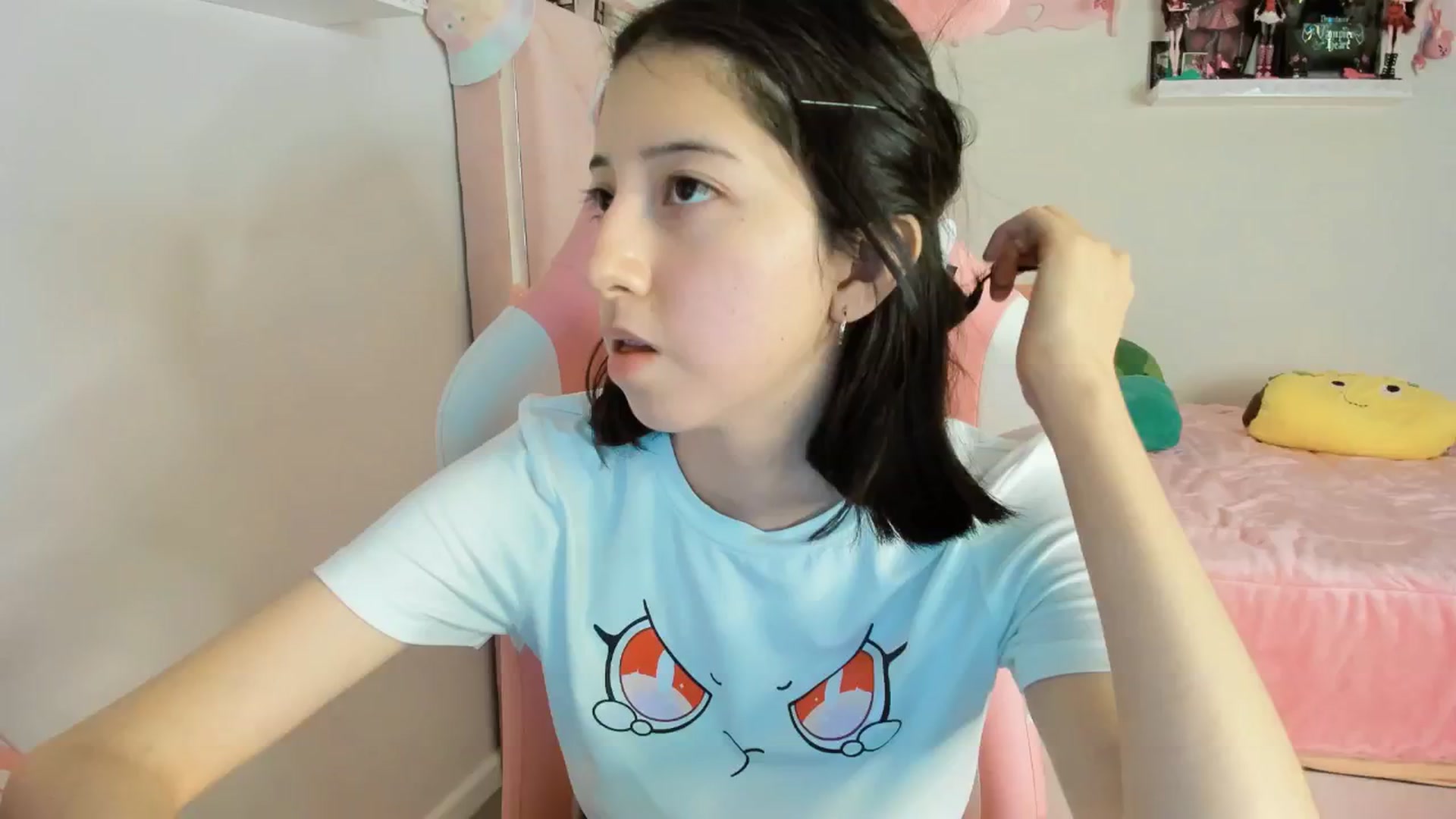 Gallery image thumbnail from Cherrycute666's myfreecams stream on, 12/18/2024, 07:22 image 5 of 20
