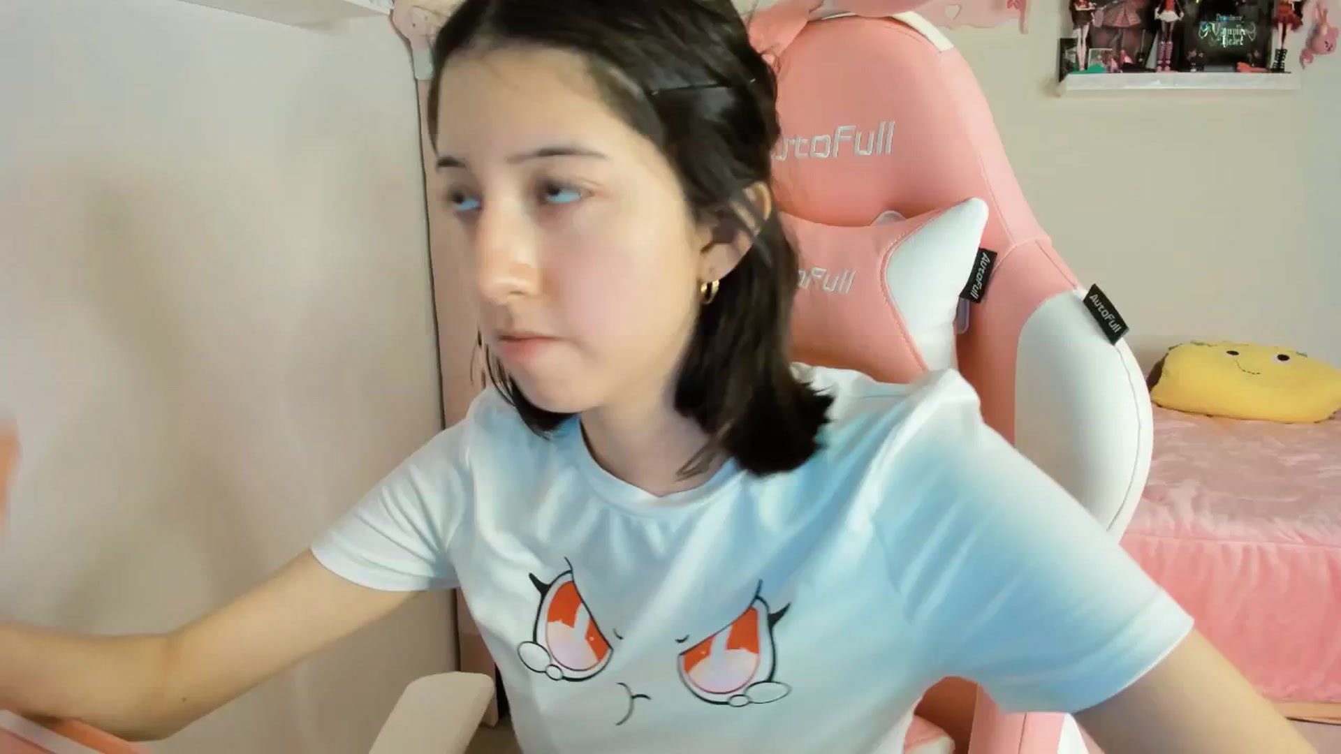 Gallery image thumbnail from Cherrycute666's myfreecams stream on, 12/18/2024, 07:22 image 11 of 20