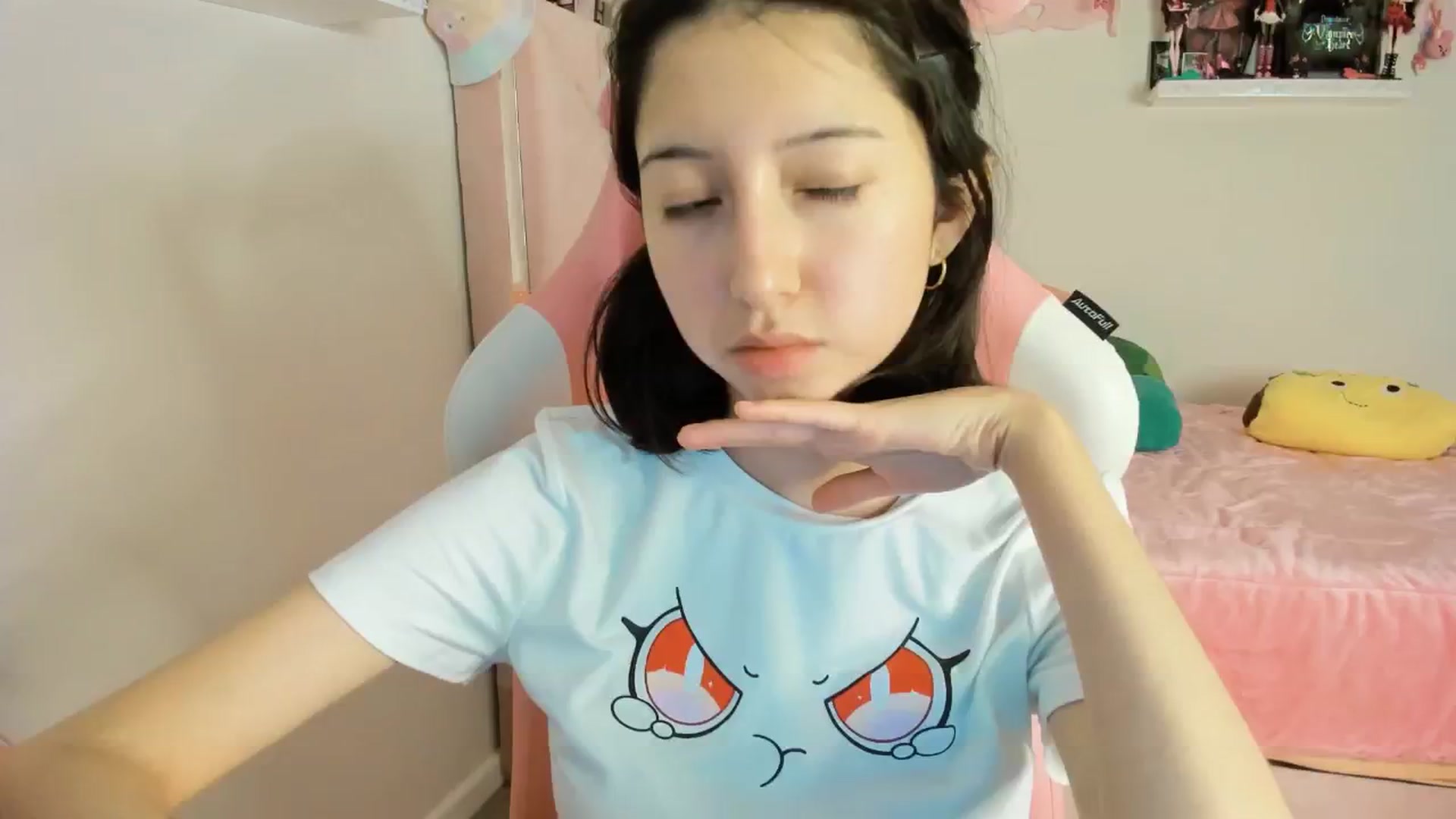 Gallery image thumbnail from Cherrycute666's myfreecams stream on, 12/18/2024, 07:22 image 6 of 20