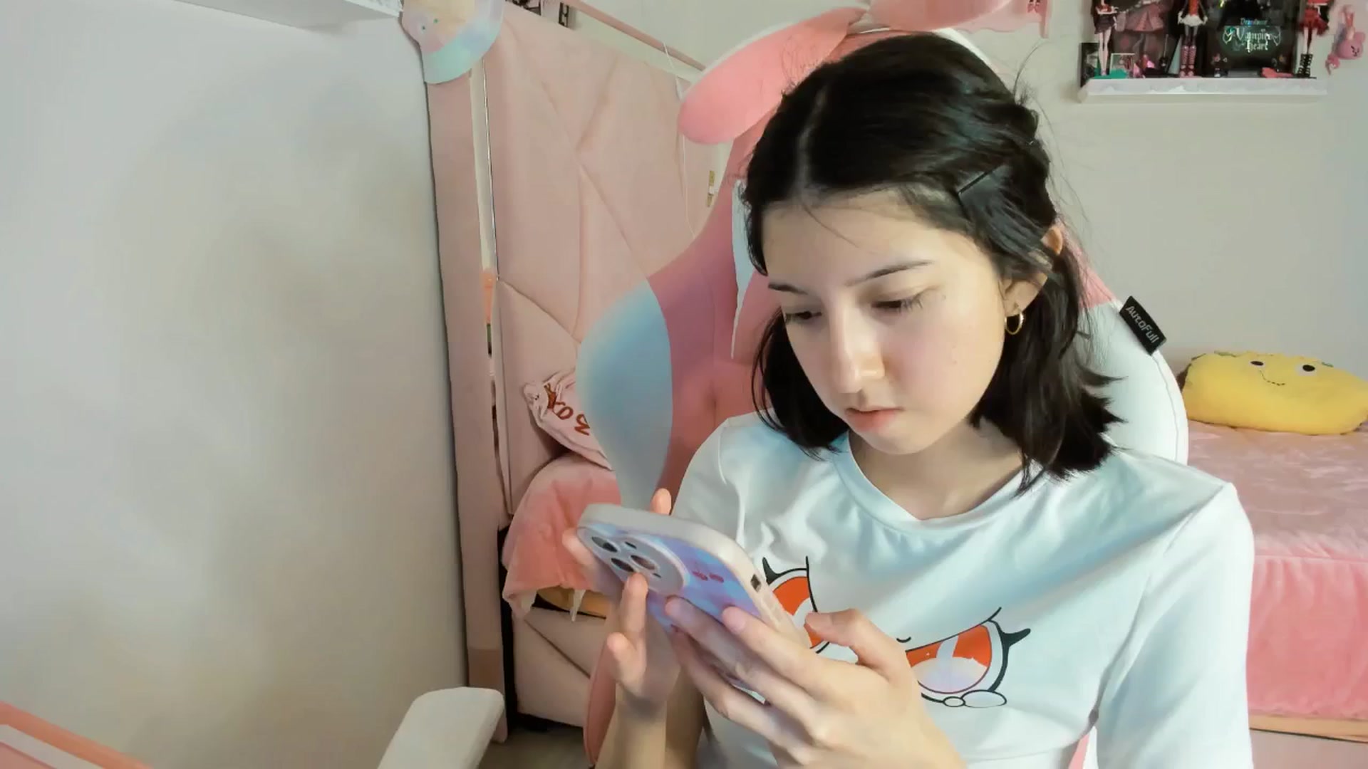 Gallery image thumbnail from Cherrycute666's myfreecams stream on, 12/18/2024, 07:22 image 15 of 20