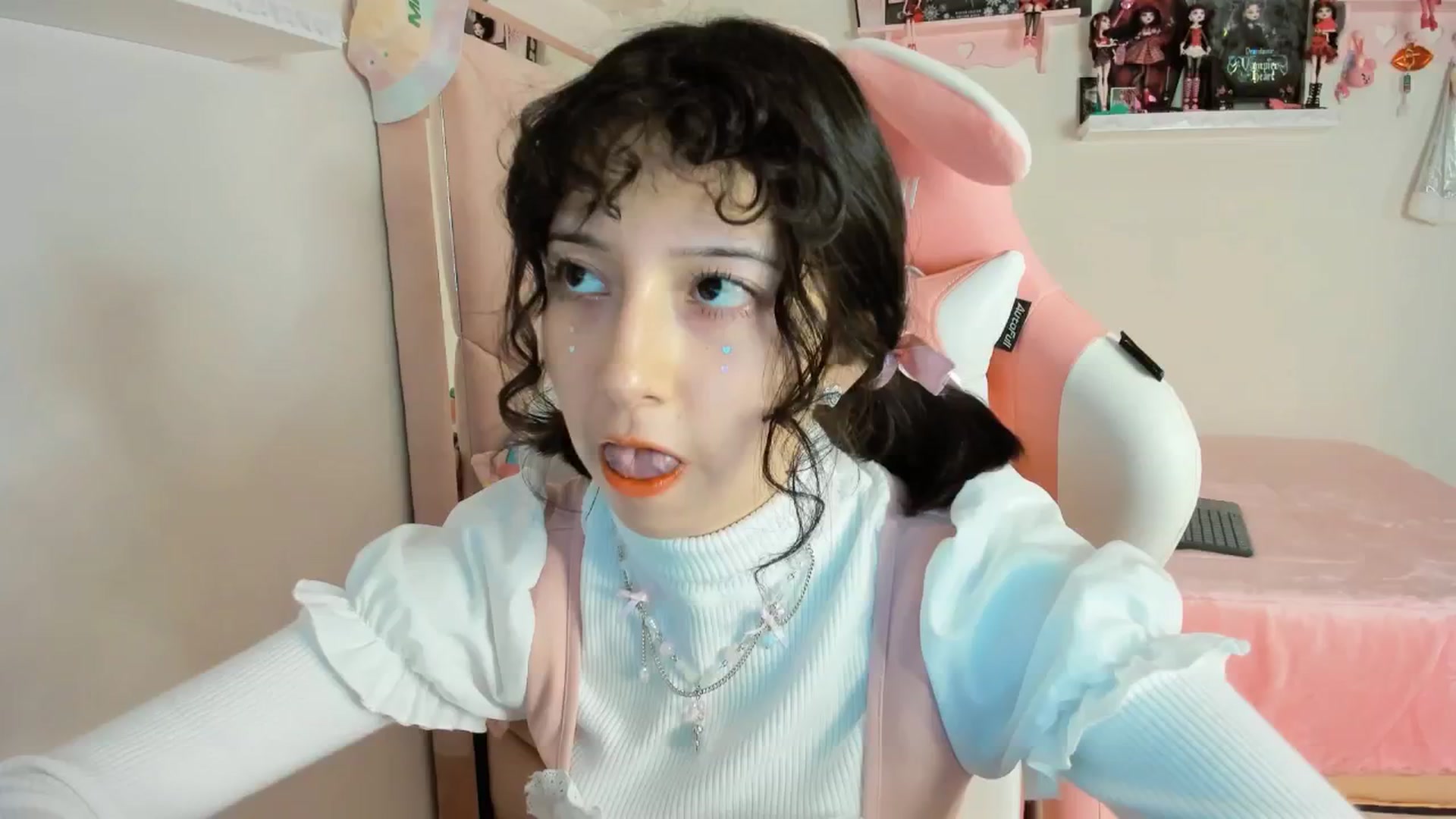 Gallery image thumbnail from Cherrycute666's myfreecams stream on, 12/19/2024, 06:22 image 2 of 20