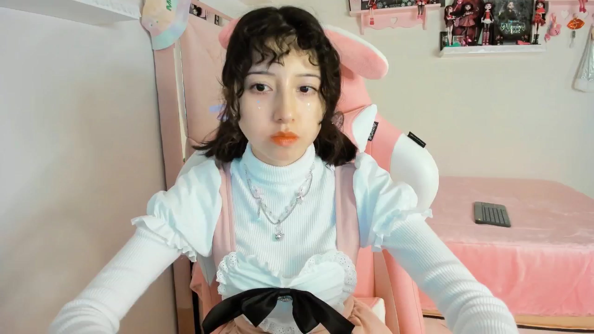 Gallery image thumbnail from Cherrycute666's myfreecams stream on, 12/19/2024, 06:22 image 8 of 20