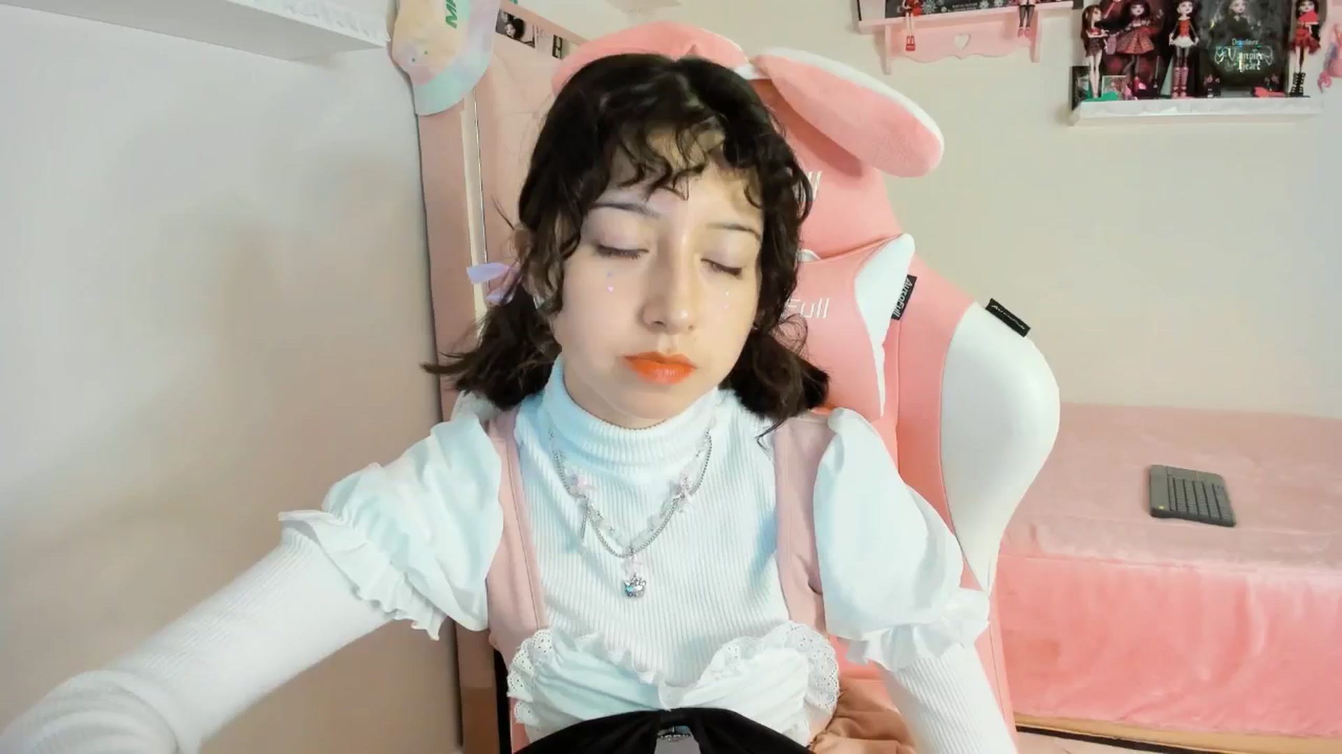 Gallery image thumbnail from Cherrycute666's myfreecams stream on, 12/19/2024, 06:22 image 13 of 20