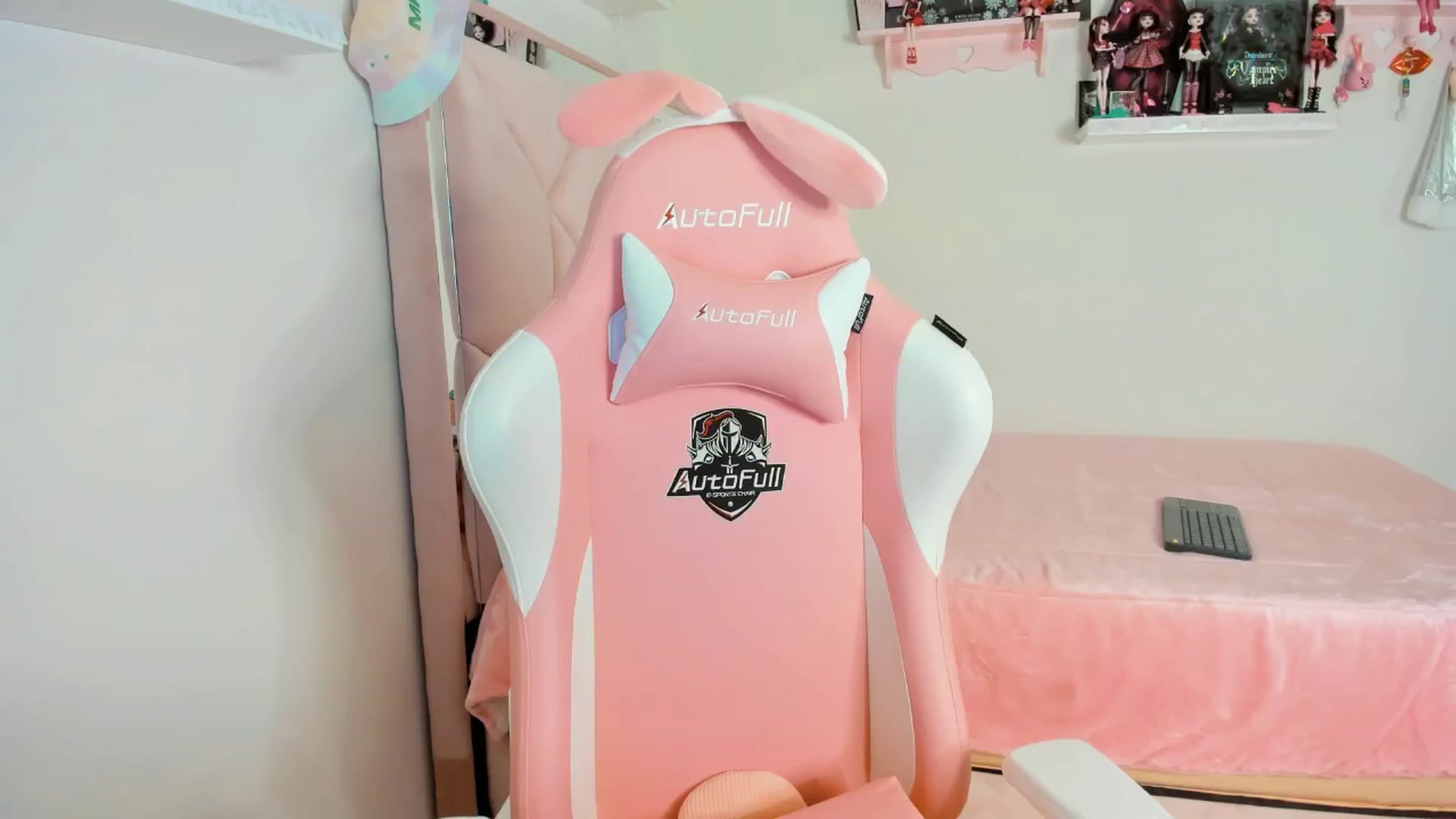 Gallery image thumbnail from Cherrycute666's myfreecams stream on, 12/19/2024, 06:22 image 4 of 20