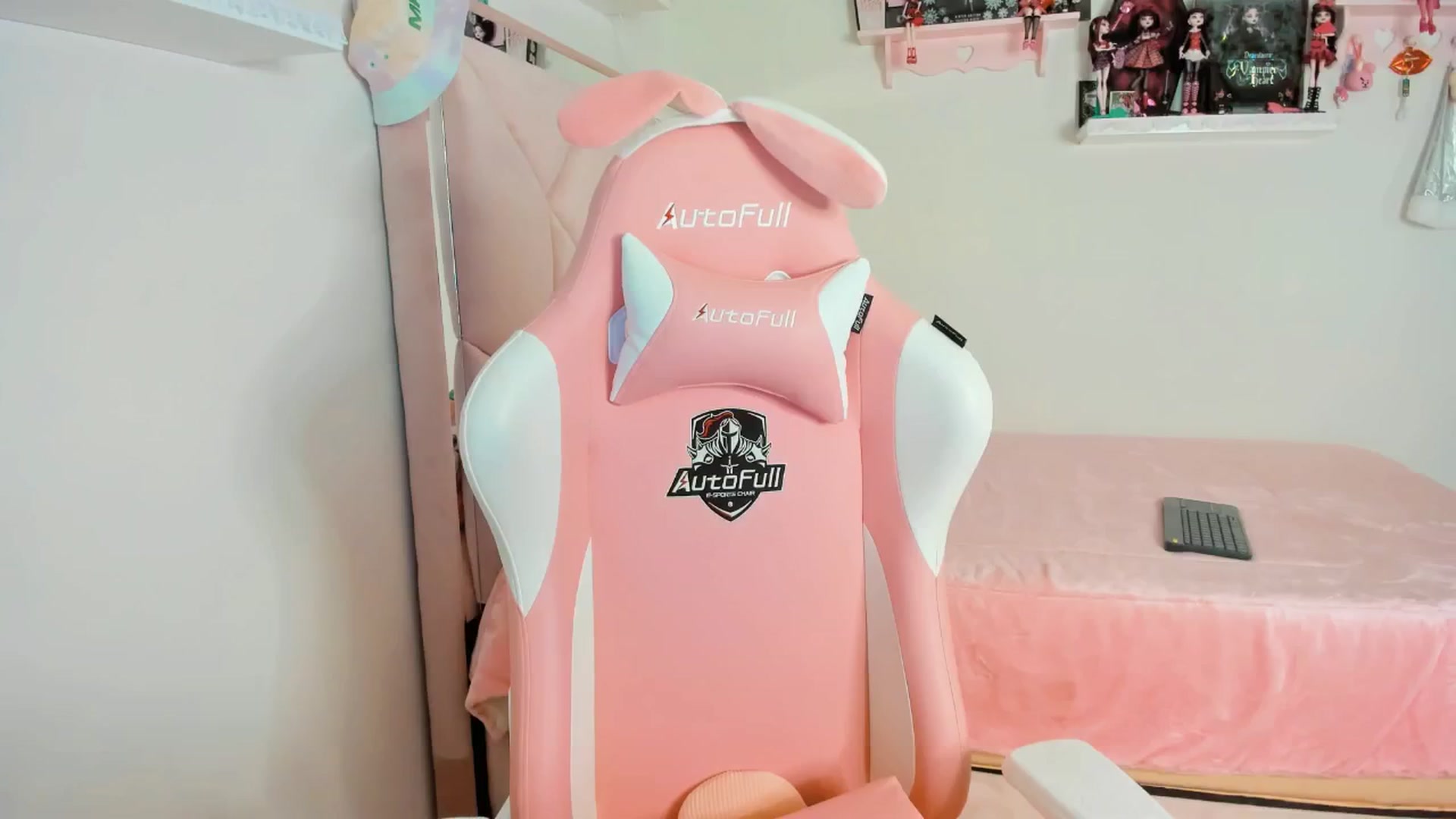 Gallery image thumbnail from Cherrycute666's myfreecams stream on, 12/19/2024, 06:22 image 3 of 20