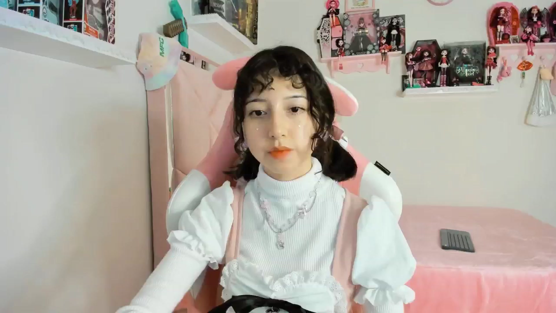 Gallery image thumbnail from Cherrycute666's myfreecams stream on, 12/19/2024, 06:22 image 20 of 20