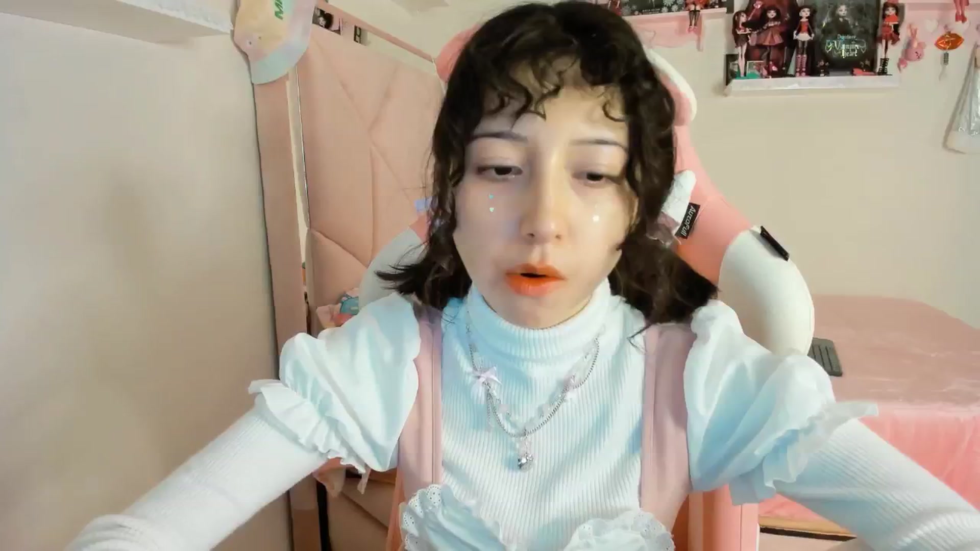 Gallery image thumbnail from Cherrycute666's myfreecams stream on, 12/19/2024, 06:22 image 5 of 20