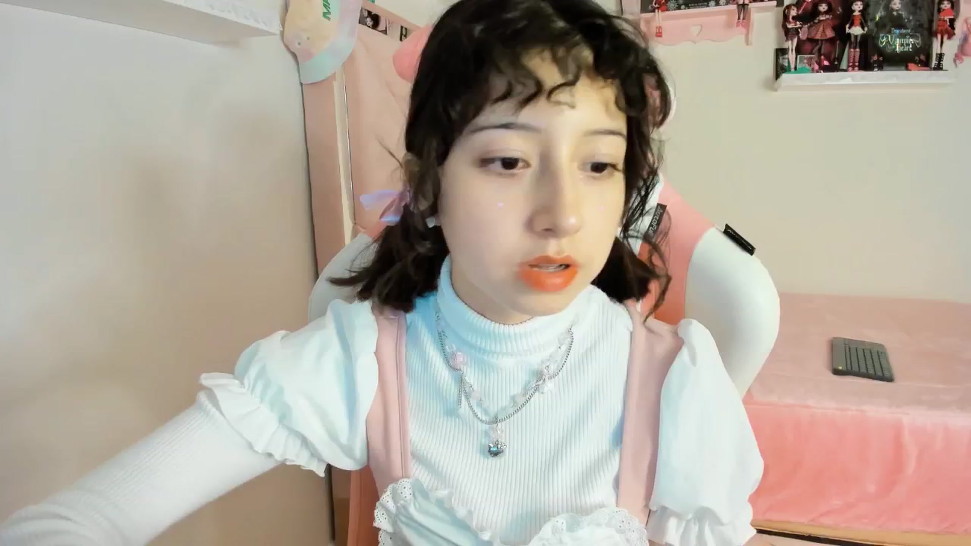 Gallery image thumbnail from Cherrycute666's myfreecams stream on, 12/19/2024, 06:22 image 17 of 20