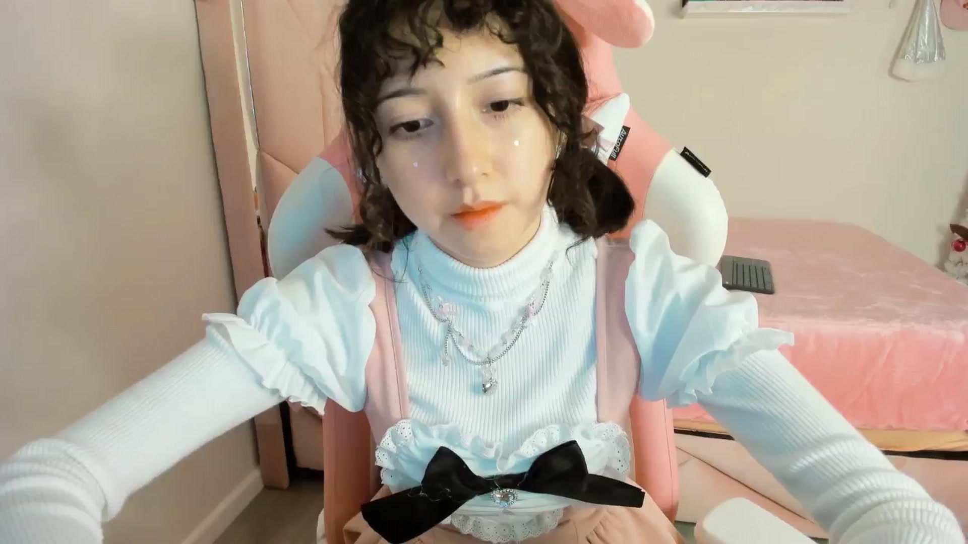 Gallery image thumbnail from Cherrycute666's myfreecams stream on, 12/19/2024, 09:23 image 7 of 20