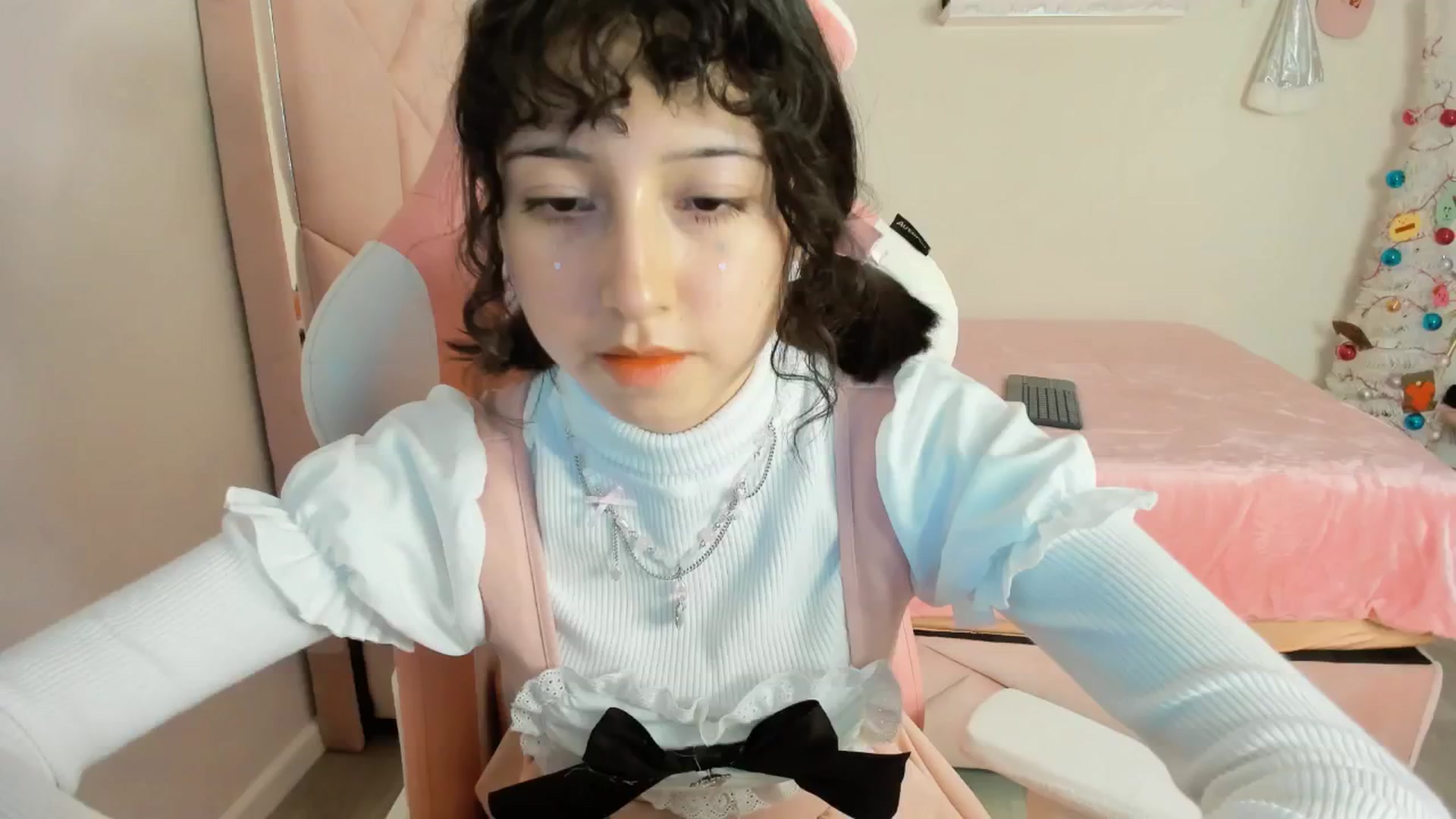 Gallery image thumbnail from Cherrycute666's myfreecams stream on, 12/19/2024, 09:23 image 10 of 20