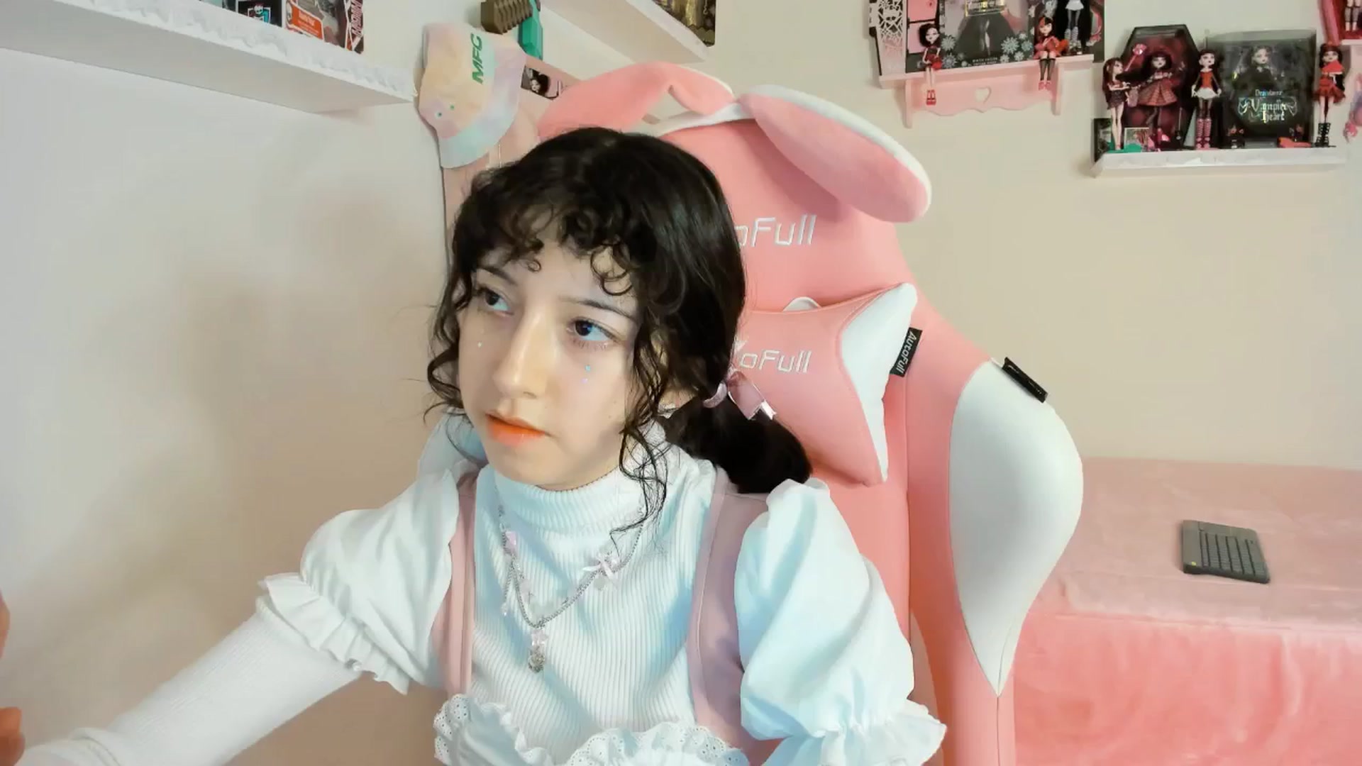 Gallery image thumbnail from Cherrycute666's myfreecams stream on, 12/19/2024, 09:23 image 2 of 20