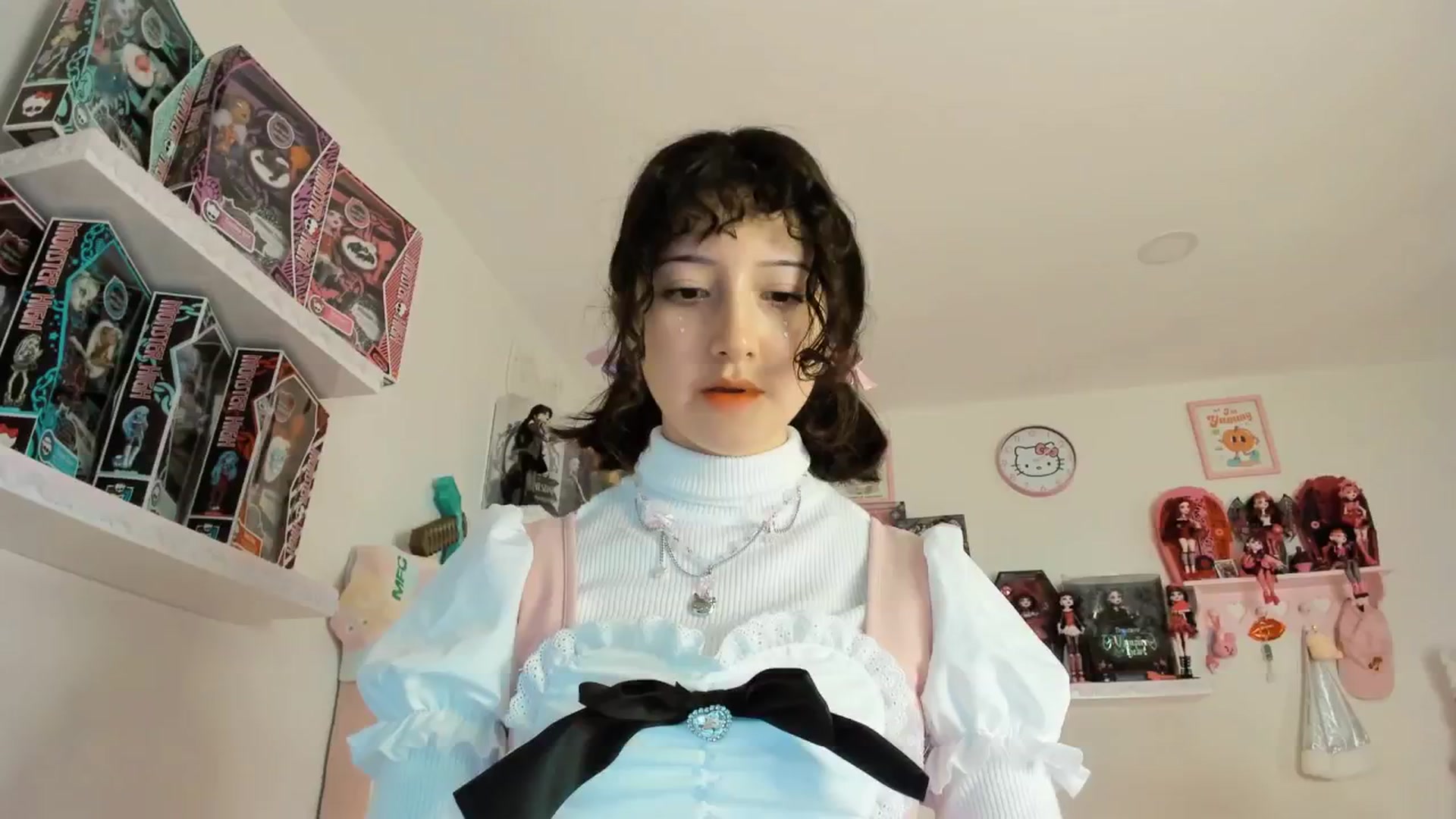 Gallery image thumbnail from Cherrycute666's myfreecams stream on, 12/19/2024, 09:23 image 5 of 20