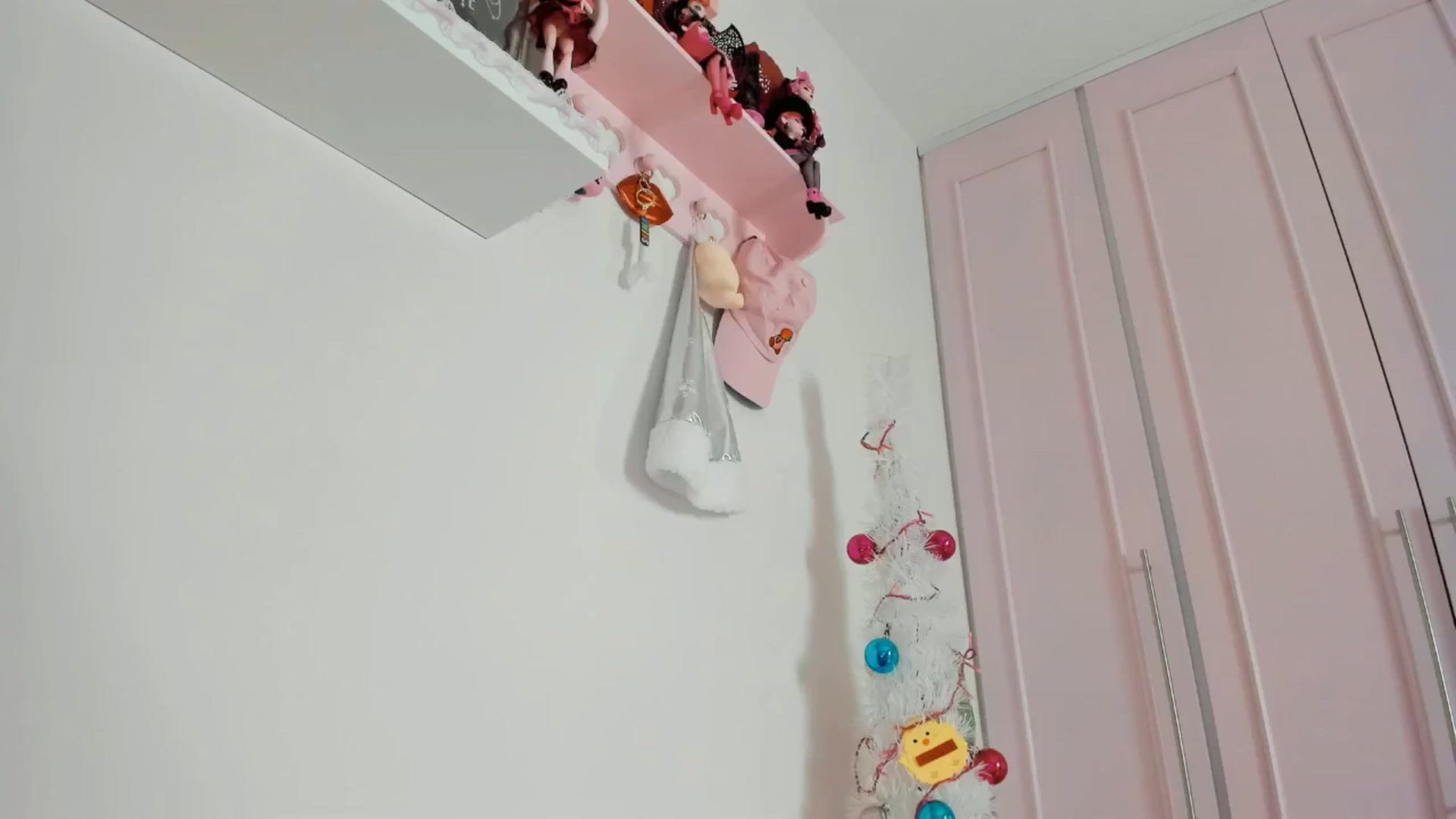 Gallery image thumbnail from Cherrycute666's myfreecams stream on, 12/19/2024, 09:23 image 19 of 20