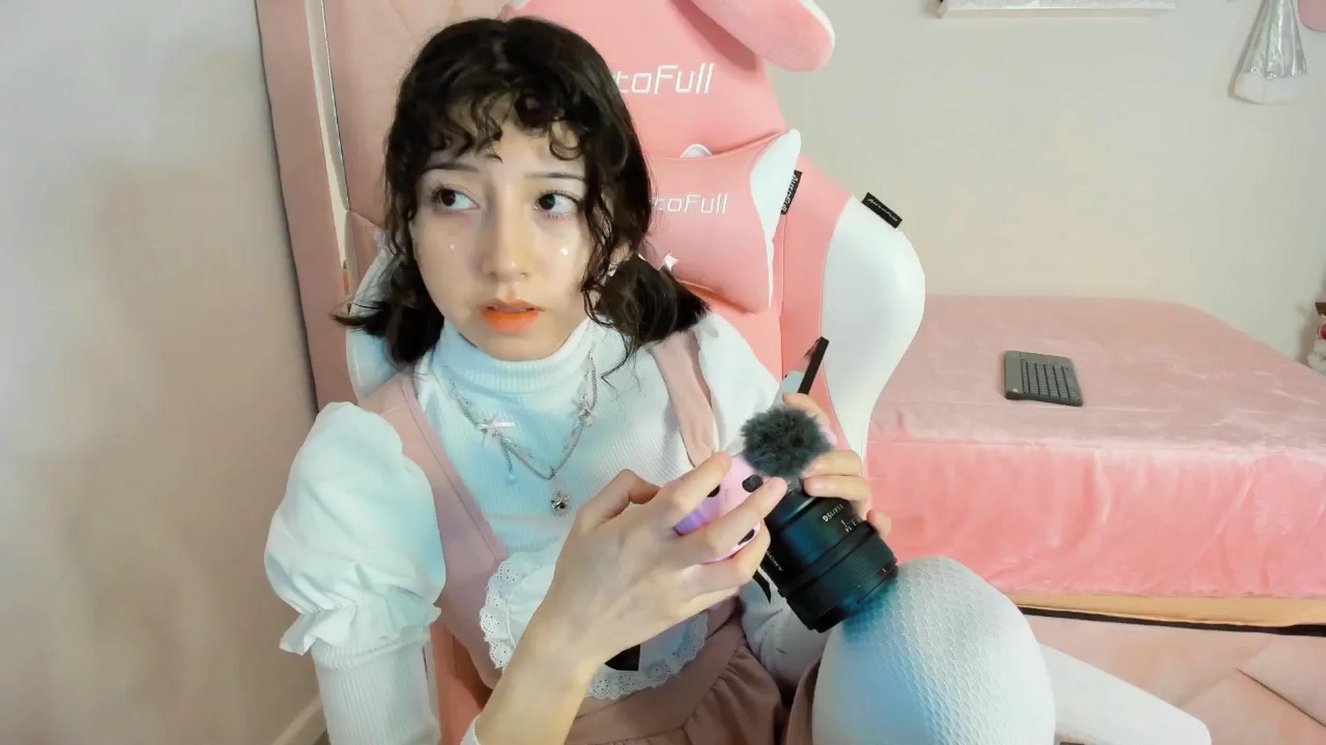 Gallery image thumbnail from Cherrycute666's myfreecams stream on, 12/19/2024, 09:23 image 4 of 20