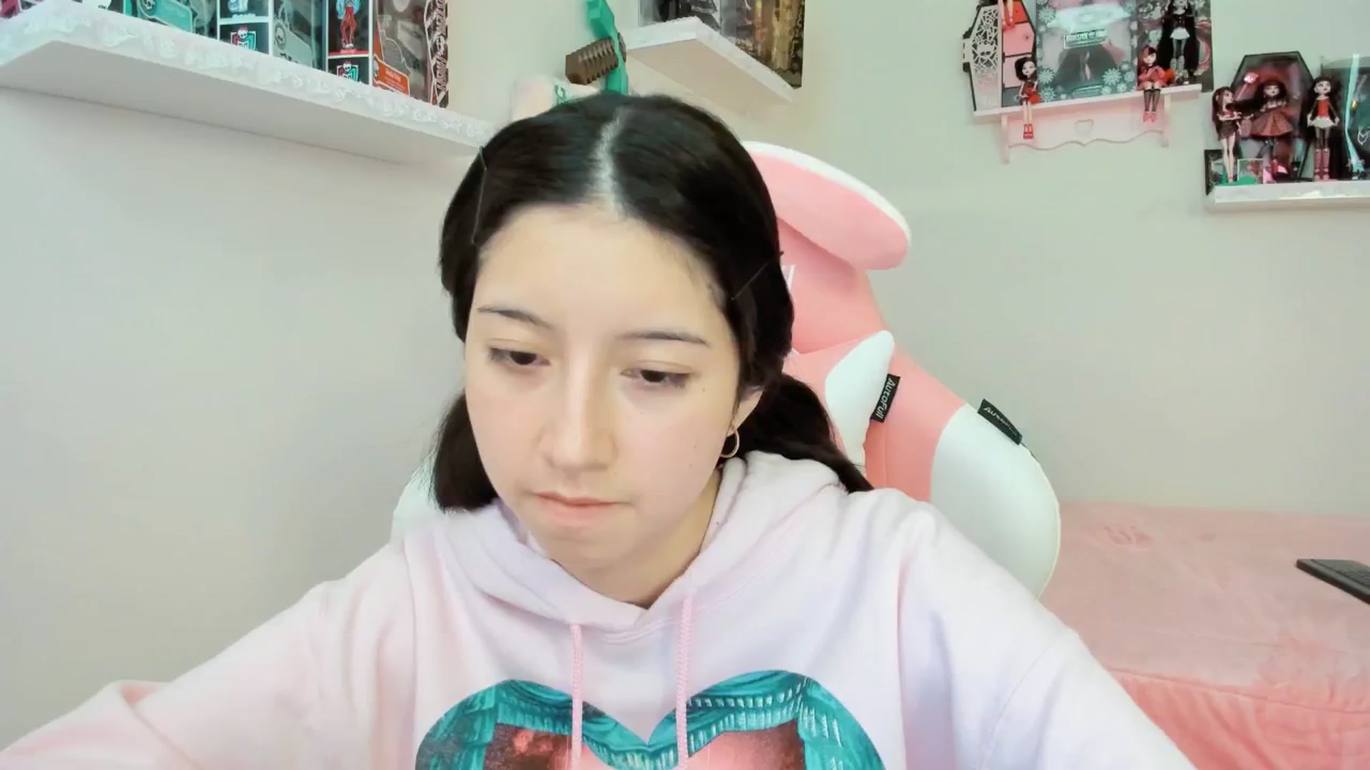 Gallery image thumbnail from Cherrycute666's myfreecams stream on, 12/19/2024, 23:09 image 19 of 20