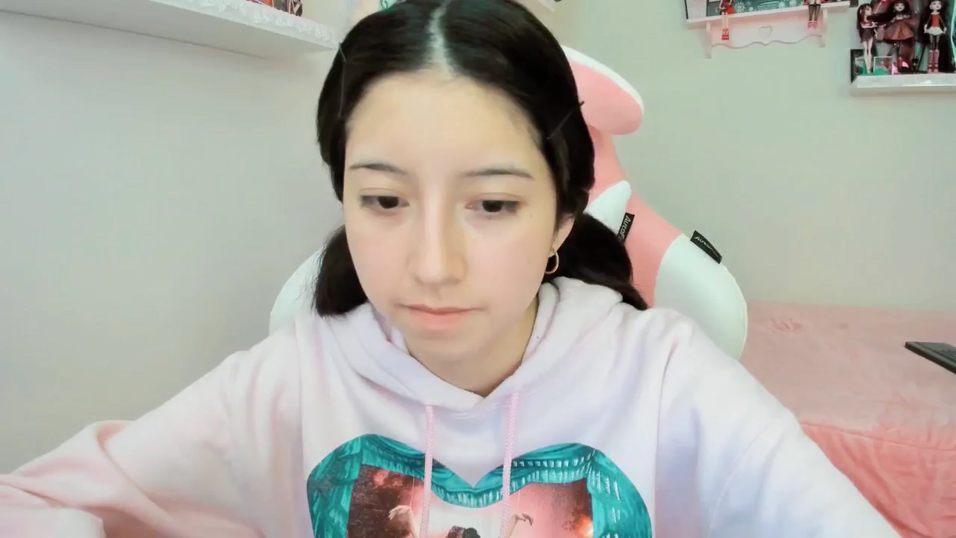 Gallery image thumbnail from Cherrycute666's myfreecams stream on, 12/19/2024, 23:09 image 20 of 20