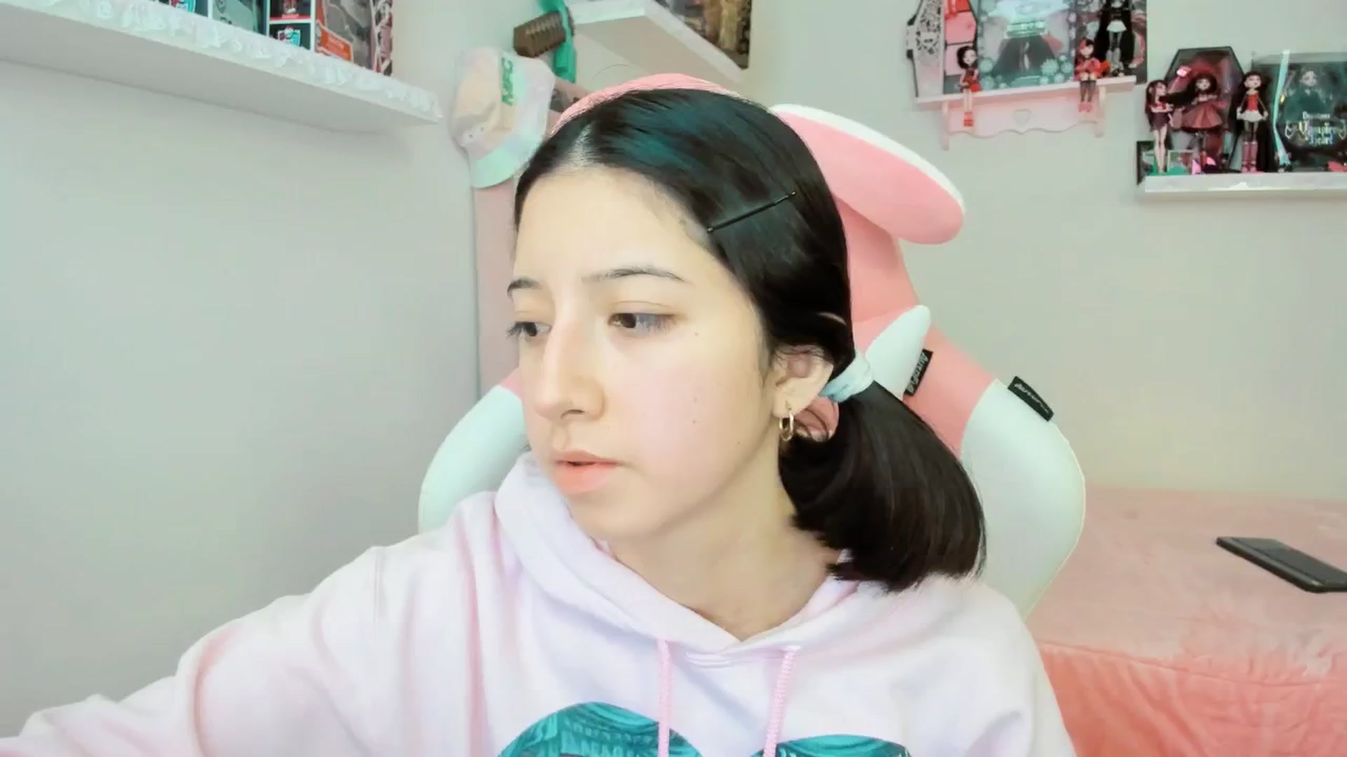 Gallery image thumbnail from Cherrycute666's myfreecams stream on, 12/19/2024, 23:09 image 10 of 20