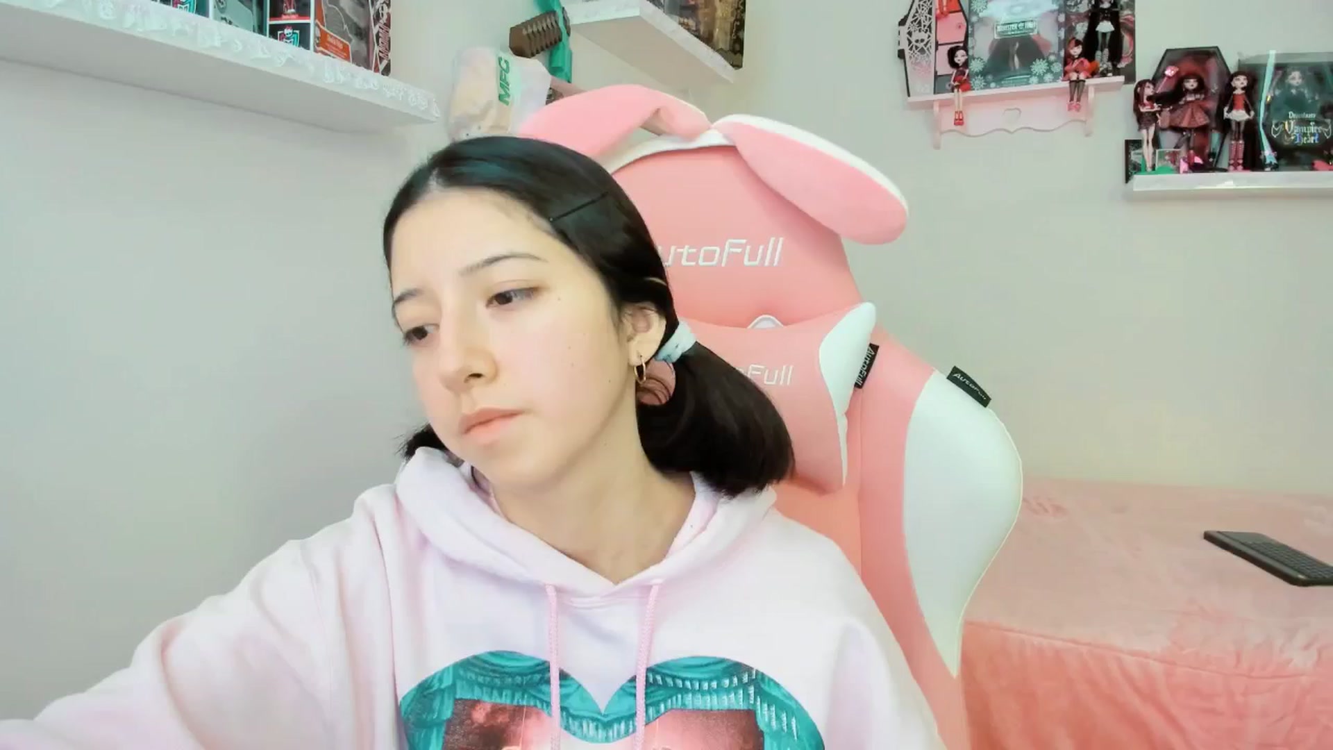 Gallery image thumbnail from Cherrycute666's myfreecams stream on, 12/19/2024, 23:09 image 8 of 20