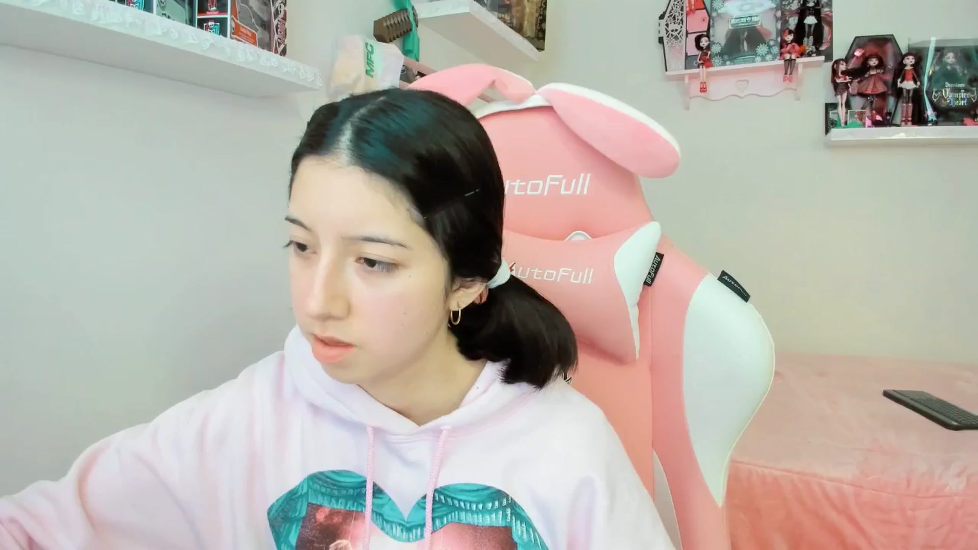 Gallery image thumbnail from Cherrycute666's myfreecams stream on, 12/19/2024, 23:09 image 6 of 20
