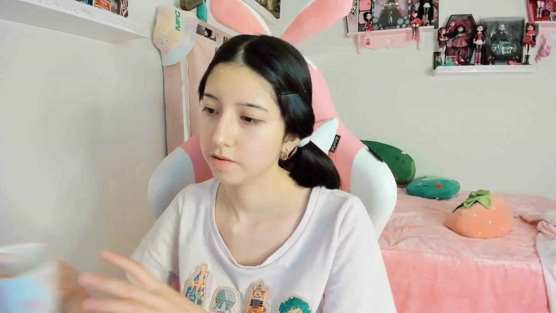 Gallery image thumbnail from Cherrycute666's myfreecams stream on, 12/20/2024, 06:00 image 14 of 20