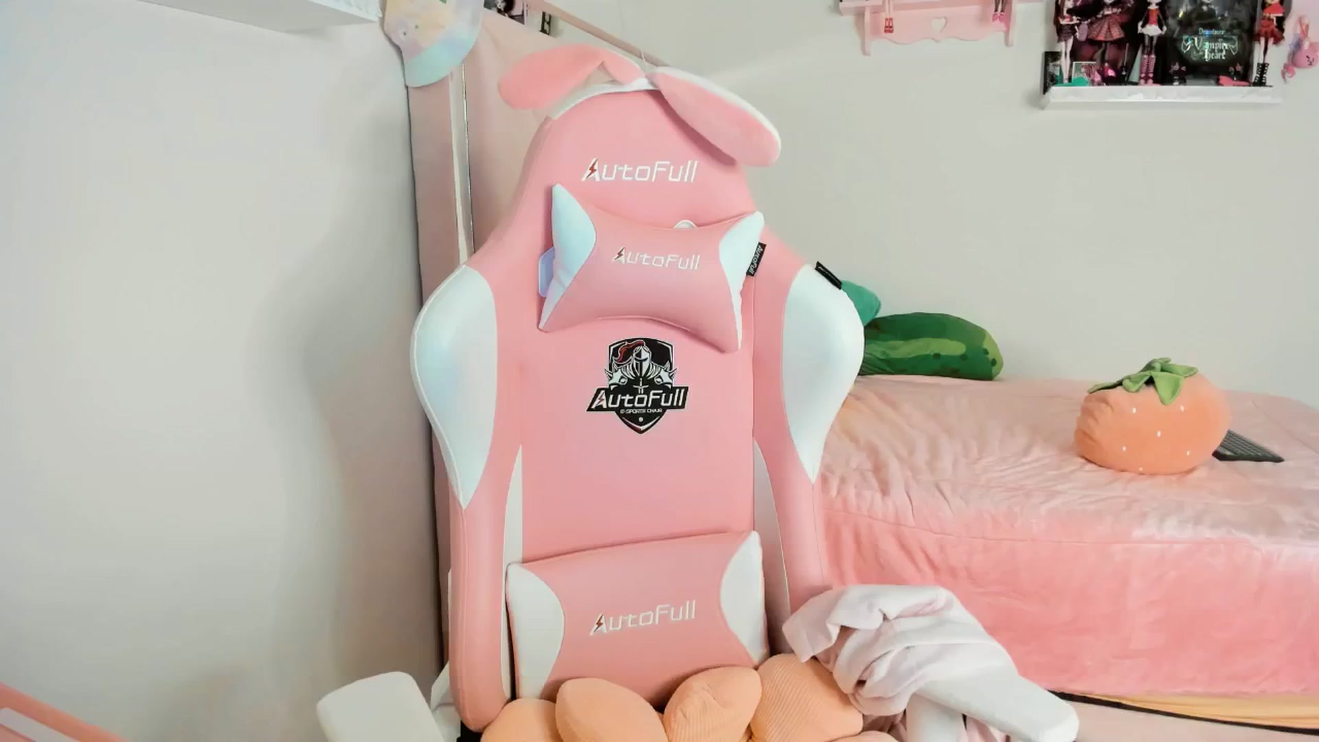 Gallery image thumbnail from Cherrycute666's myfreecams stream on, 12/20/2024, 06:00 image 5 of 20