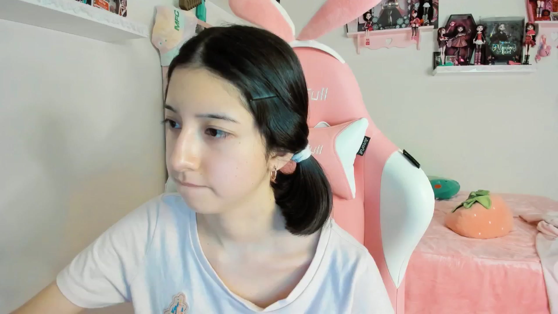 Gallery image thumbnail from Cherrycute666's myfreecams stream on, 12/20/2024, 06:00 image 16 of 20