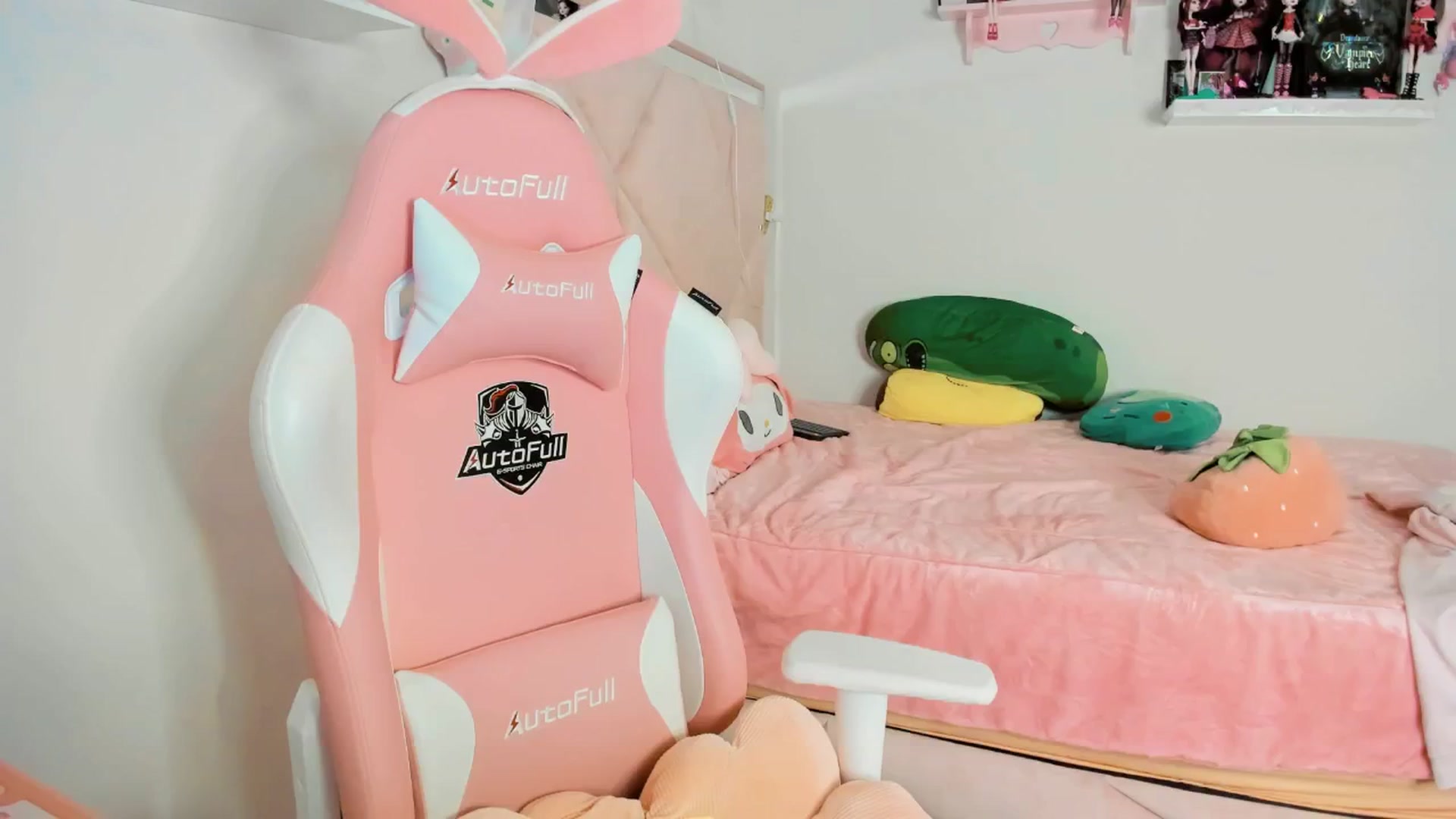 Gallery image thumbnail from Cherrycute666's myfreecams stream on, 12/20/2024, 06:00 image 20 of 20