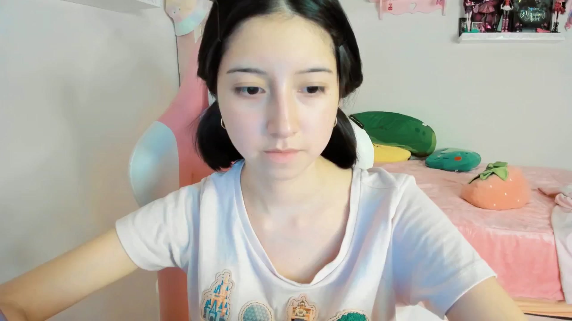 Gallery image thumbnail from Cherrycute666's myfreecams stream on, 12/20/2024, 06:00 image 19 of 20