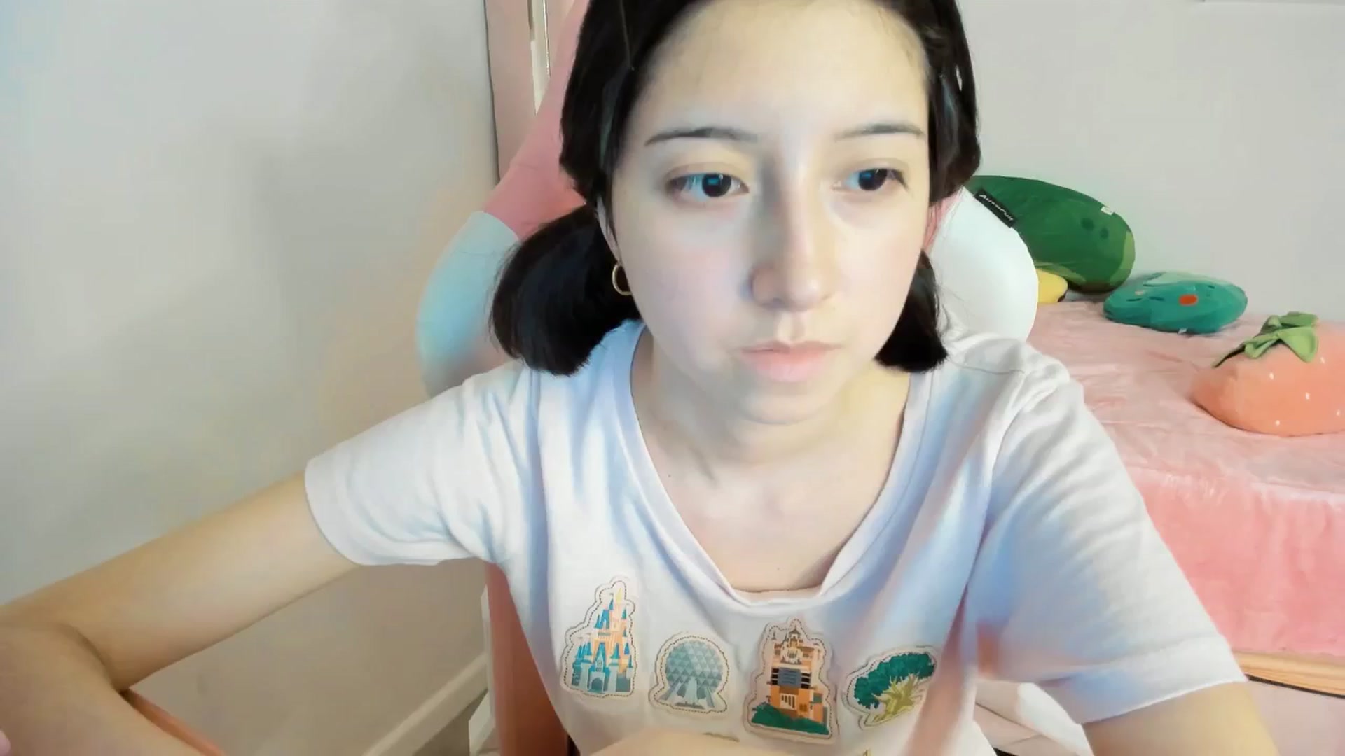 Gallery image thumbnail from Cherrycute666's myfreecams stream on, 12/20/2024, 06:32 image 2 of 20