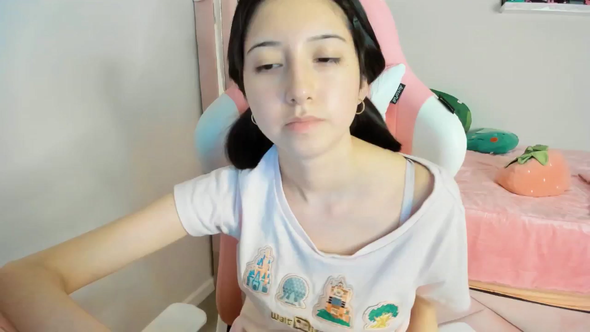 Gallery image thumbnail from Cherrycute666's myfreecams stream on, 12/20/2024, 06:32 image 15 of 20