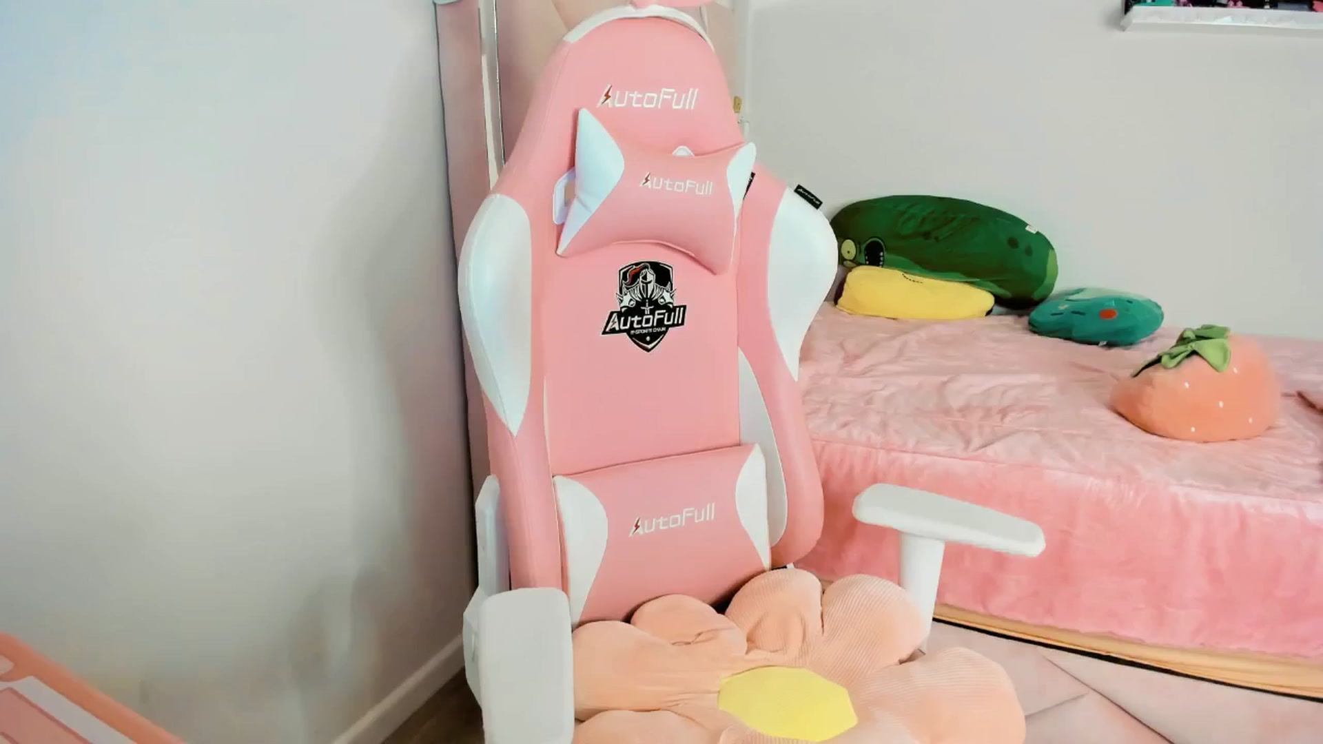 Gallery image thumbnail from Cherrycute666's myfreecams stream on, 12/20/2024, 06:32 image 18 of 20