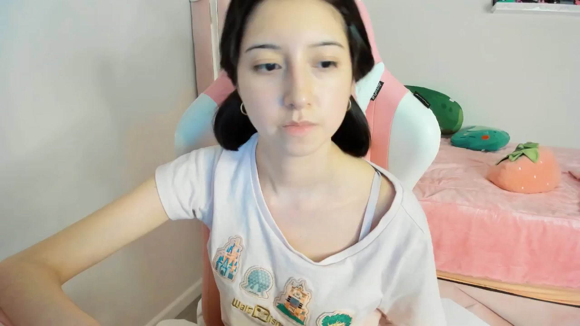 Gallery image thumbnail from Cherrycute666's myfreecams stream on, 12/20/2024, 06:32 image 14 of 20