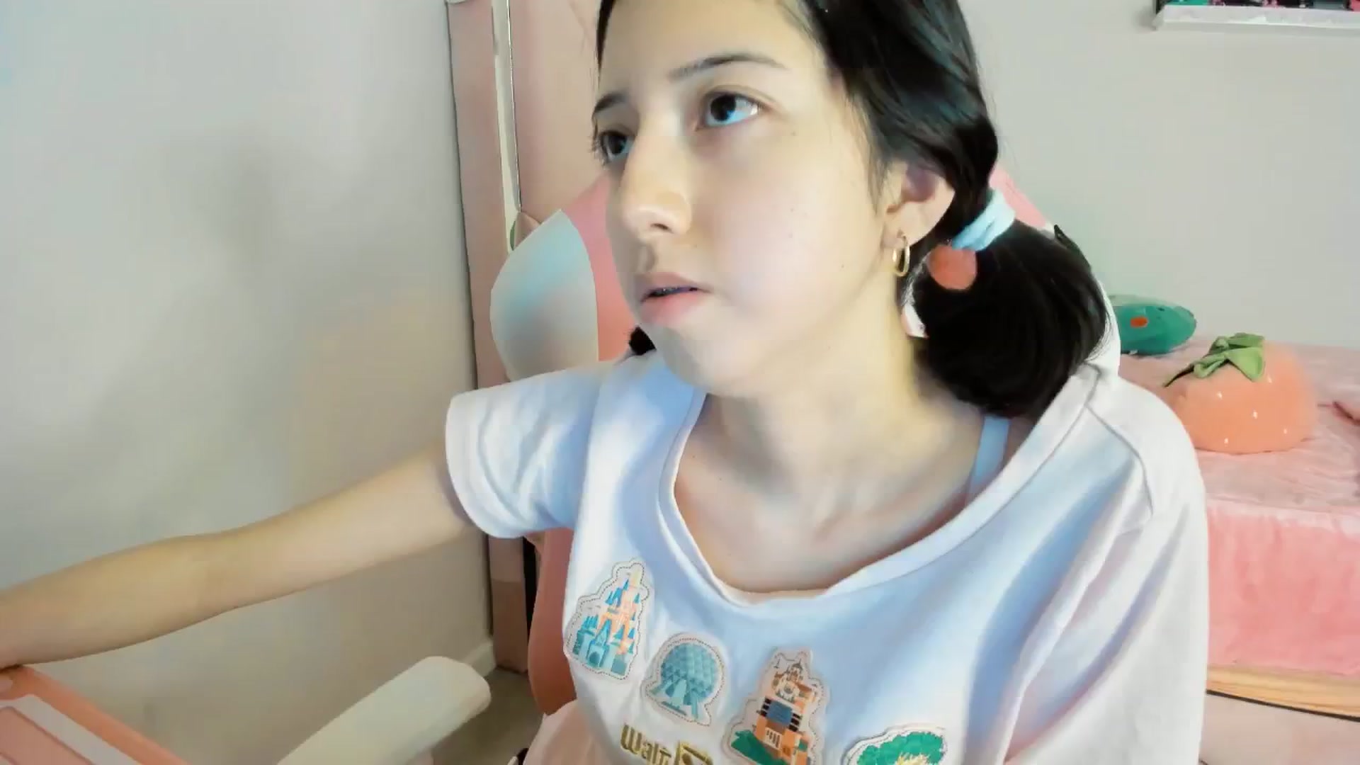 Gallery image thumbnail from Cherrycute666's myfreecams stream on, 12/20/2024, 06:32 image 16 of 20