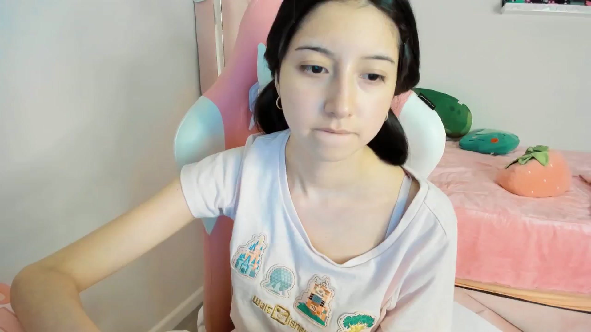 Gallery image thumbnail from Cherrycute666's myfreecams stream on, 12/20/2024, 06:32 image 12 of 20