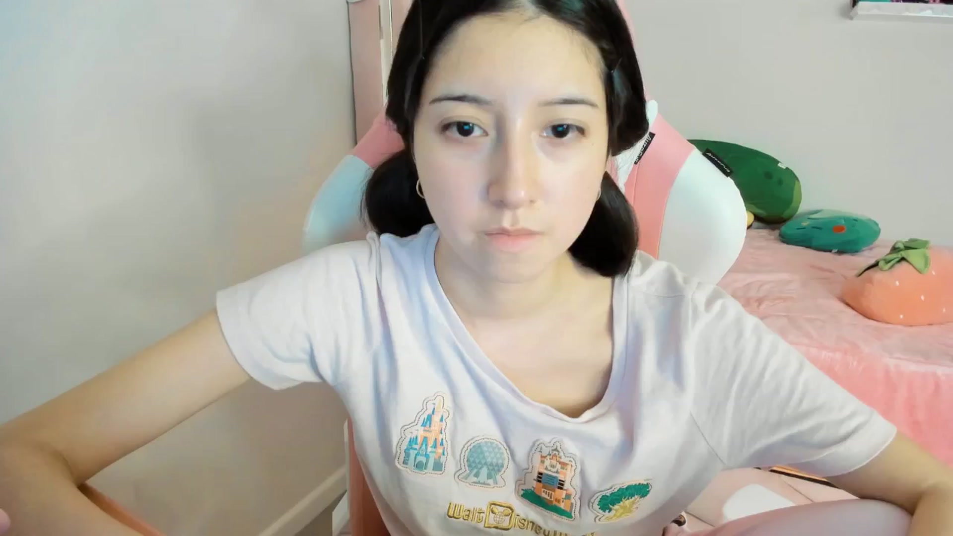 Gallery image thumbnail from Cherrycute666's myfreecams stream on, 12/20/2024, 06:32 image 5 of 20