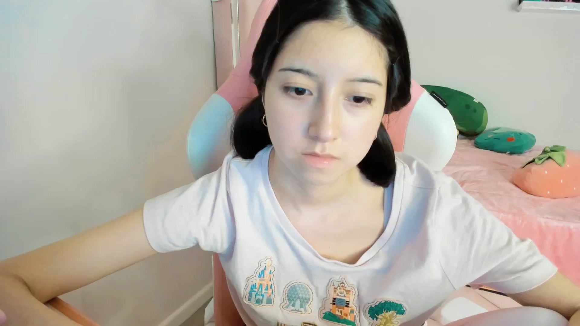 Gallery image thumbnail from Cherrycute666's myfreecams stream on, 12/20/2024, 06:32 image 8 of 20