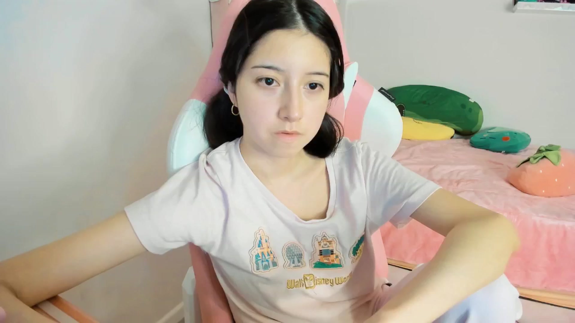 Gallery image thumbnail from Cherrycute666's myfreecams stream on, 12/20/2024, 06:32 image 6 of 20