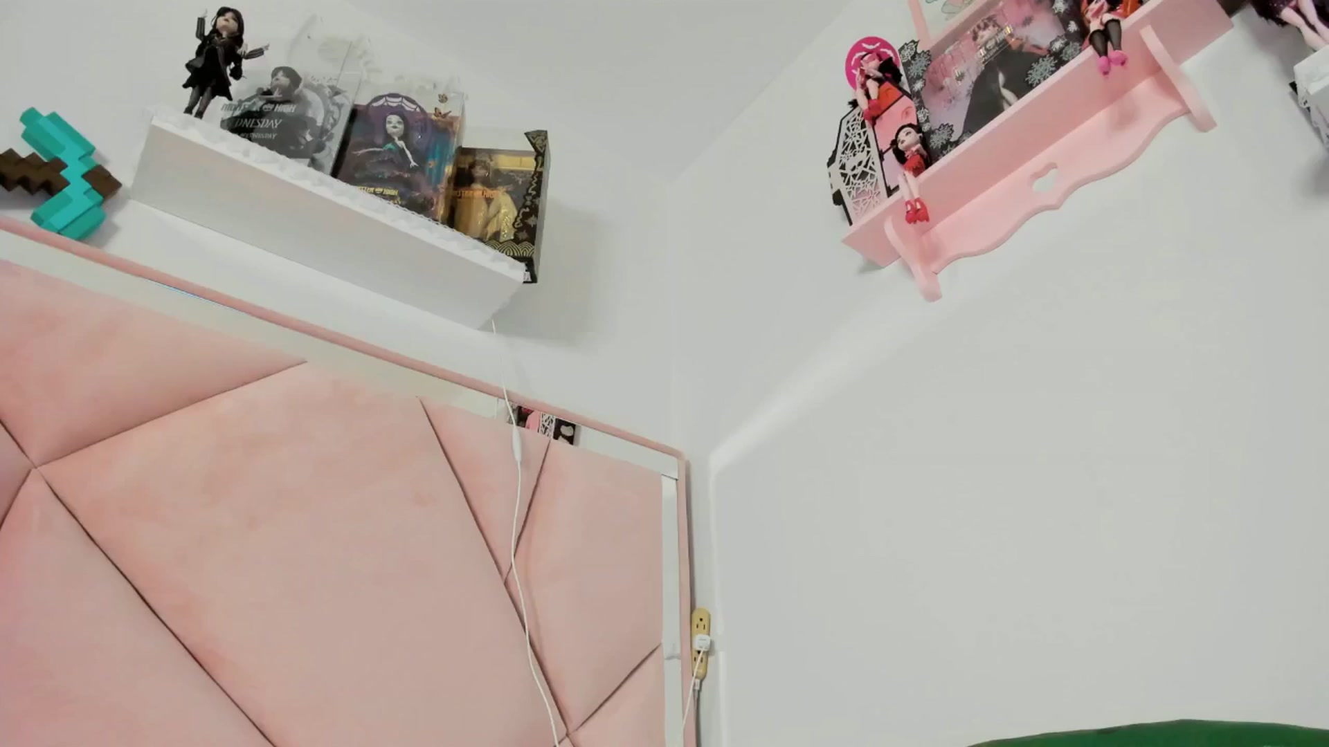 Gallery image thumbnail from Cherrycute666's myfreecams stream on, 12/20/2024, 10:24 image 17 of 20