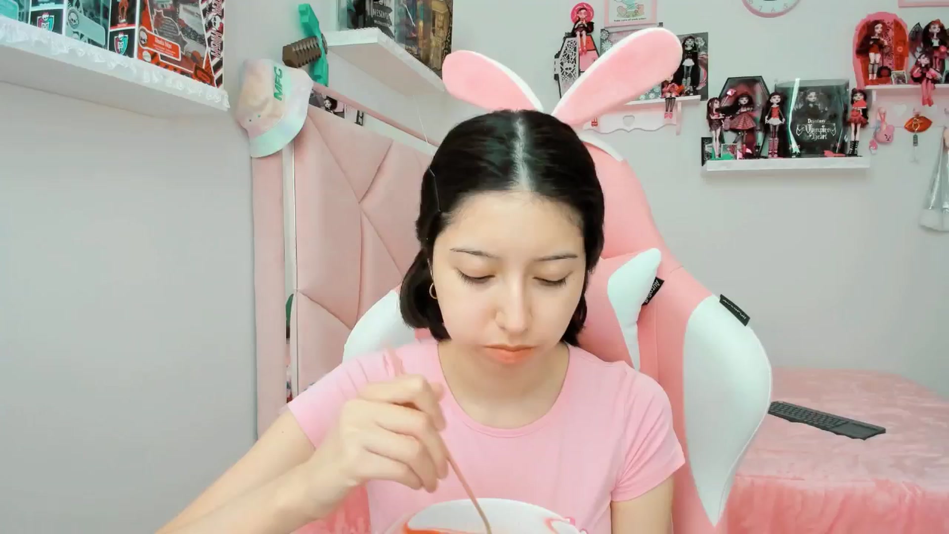 Gallery image thumbnail from Cherrycute666's myfreecams stream on, 12/20/2024, 22:18 image 6 of 20