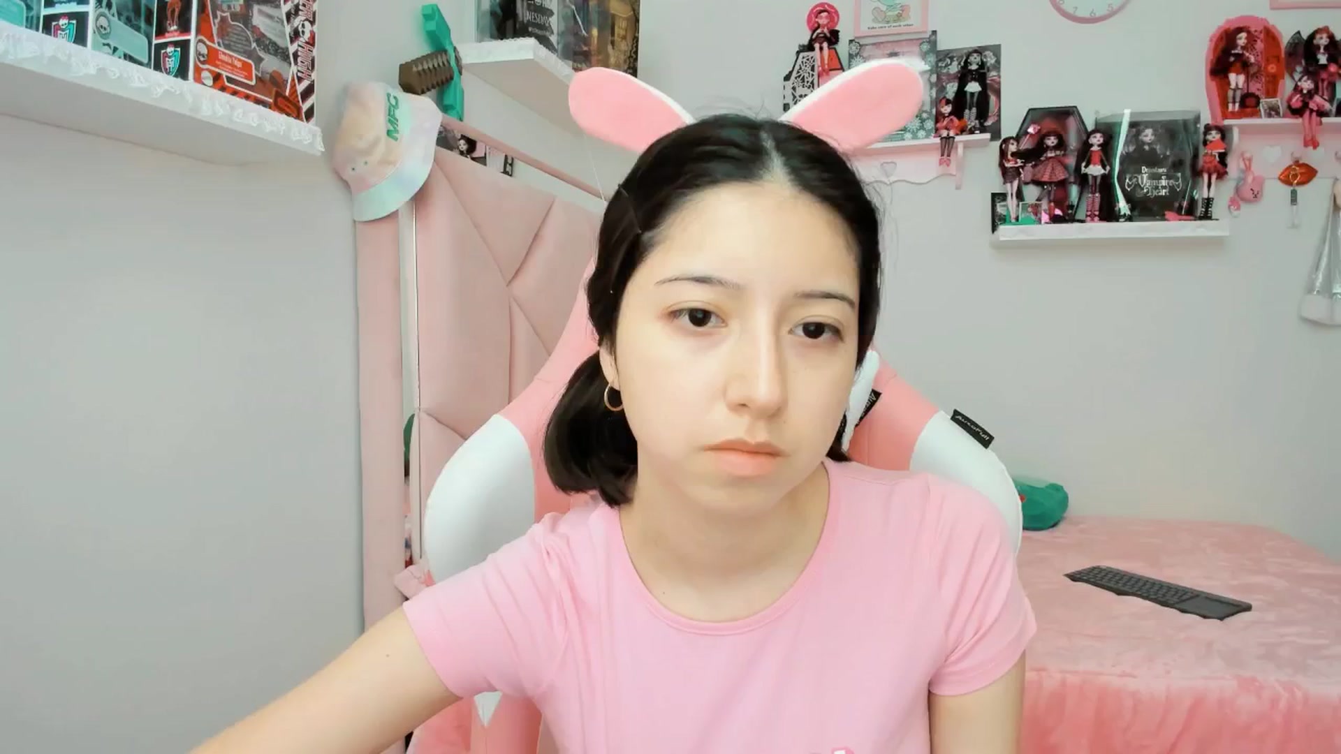 Gallery image thumbnail from Cherrycute666's myfreecams stream on, 12/20/2024, 22:18 image 12 of 20