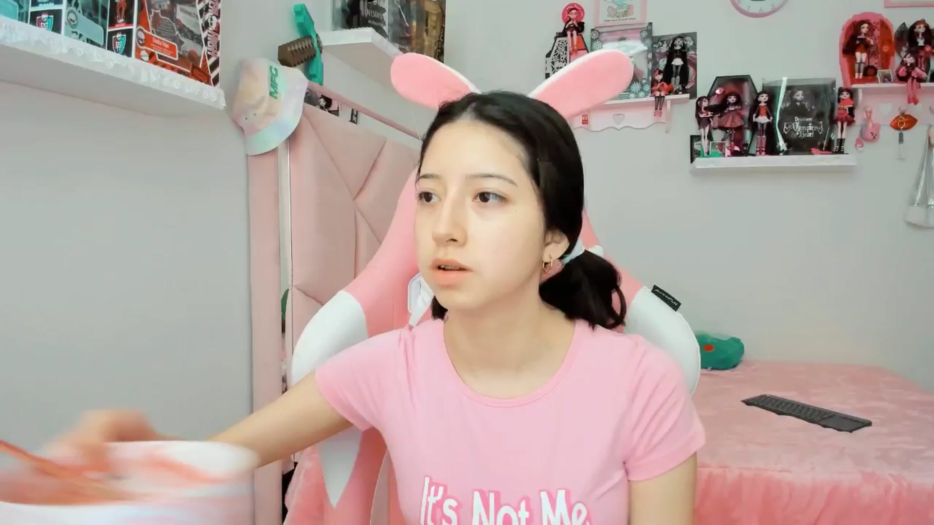 Gallery image thumbnail from Cherrycute666's myfreecams stream on, 12/20/2024, 22:18 image 9 of 20