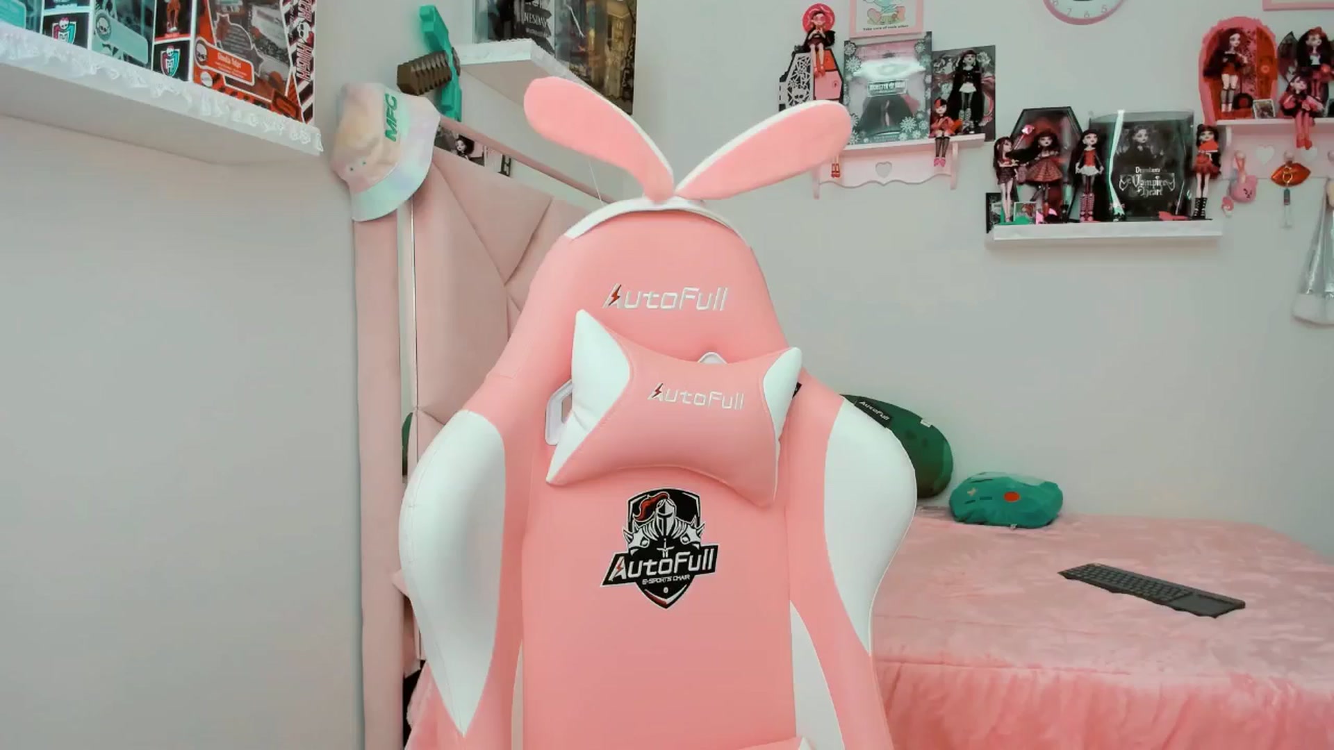 Gallery image thumbnail from Cherrycute666's myfreecams stream on, 12/20/2024, 22:18 image 7 of 20