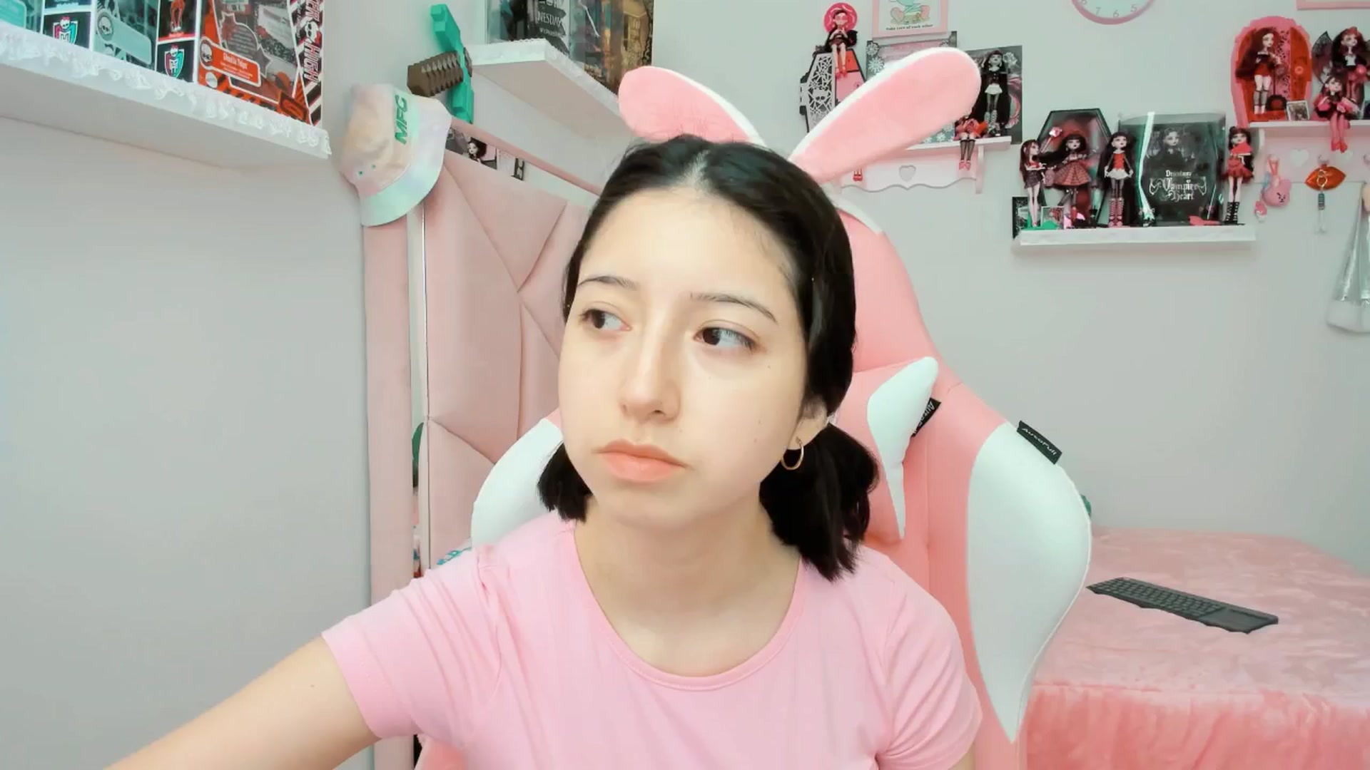 Gallery image thumbnail from Cherrycute666's myfreecams stream on, 12/20/2024, 22:18 image 5 of 20