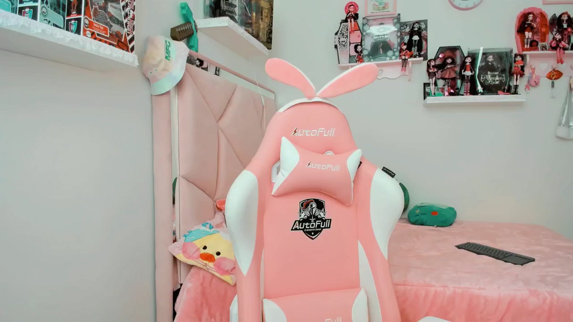 Gallery image thumbnail from Cherrycute666's myfreecams stream on, 12/20/2024, 22:18 image 20 of 20
