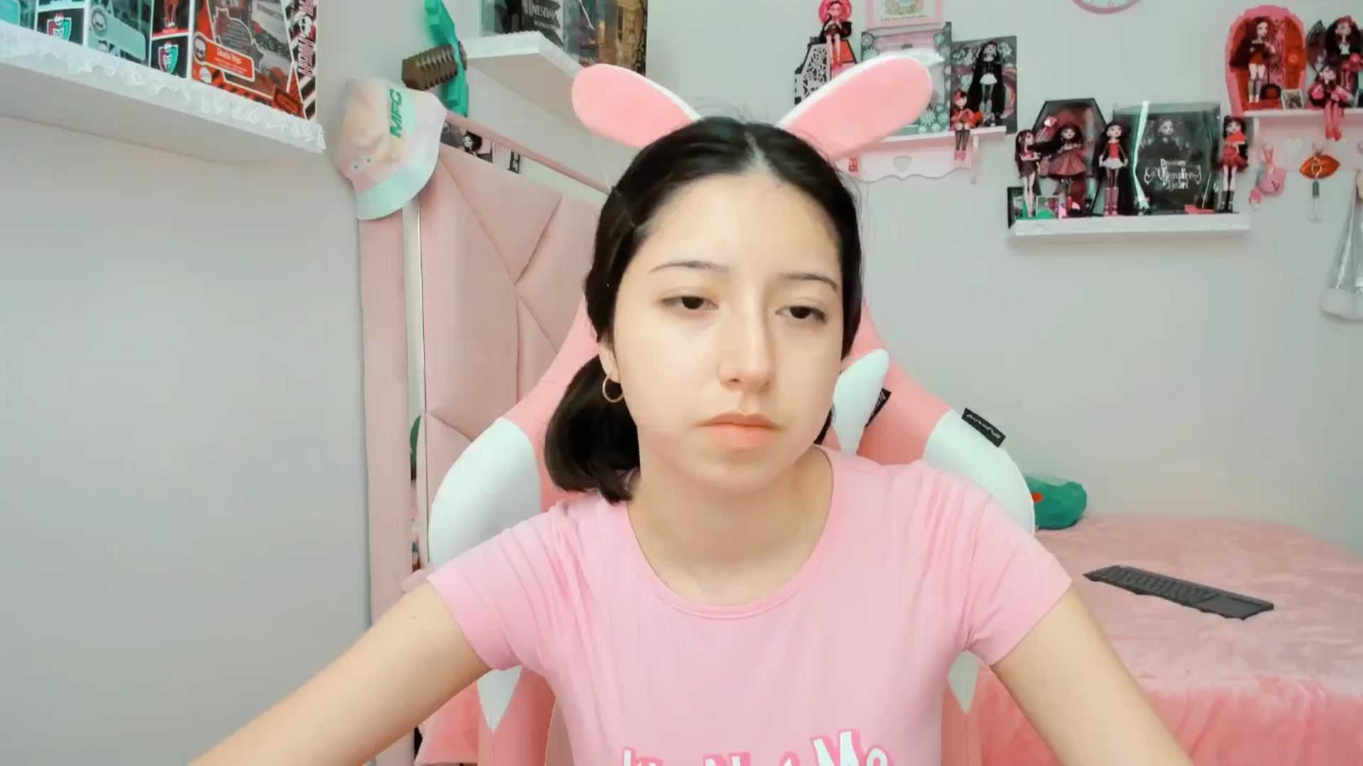 Gallery image thumbnail from Cherrycute666's myfreecams stream on, 12/20/2024, 22:18 image 14 of 20