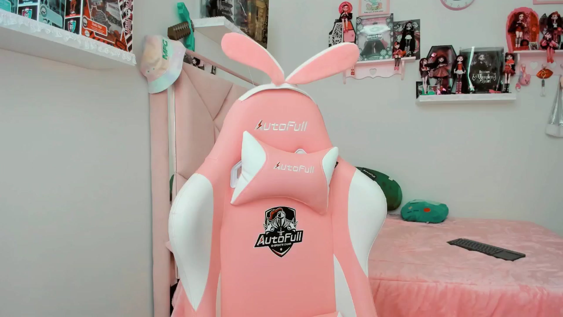 Gallery image thumbnail from Cherrycute666's myfreecams stream on, 12/20/2024, 22:18 image 8 of 20