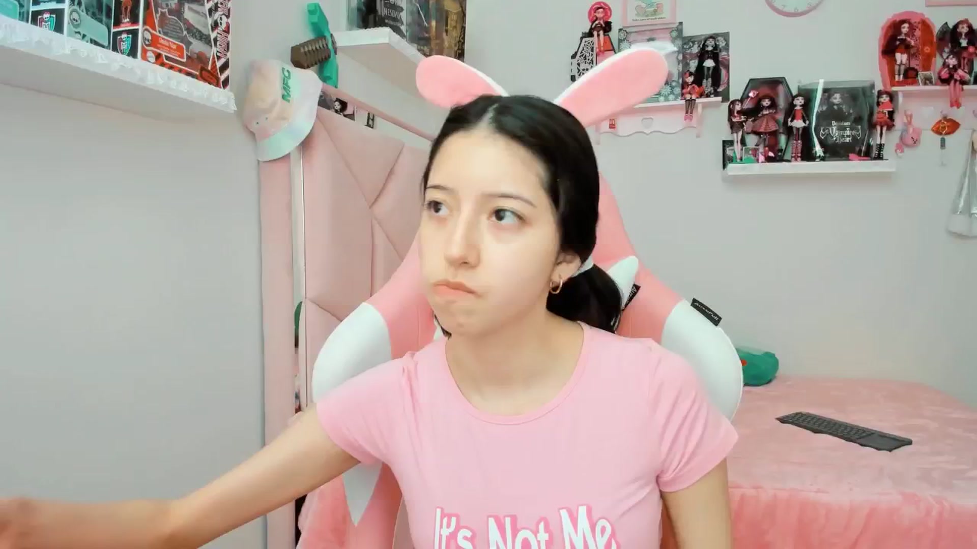 Gallery image thumbnail from Cherrycute666's myfreecams stream on, 12/20/2024, 22:18 image 13 of 20