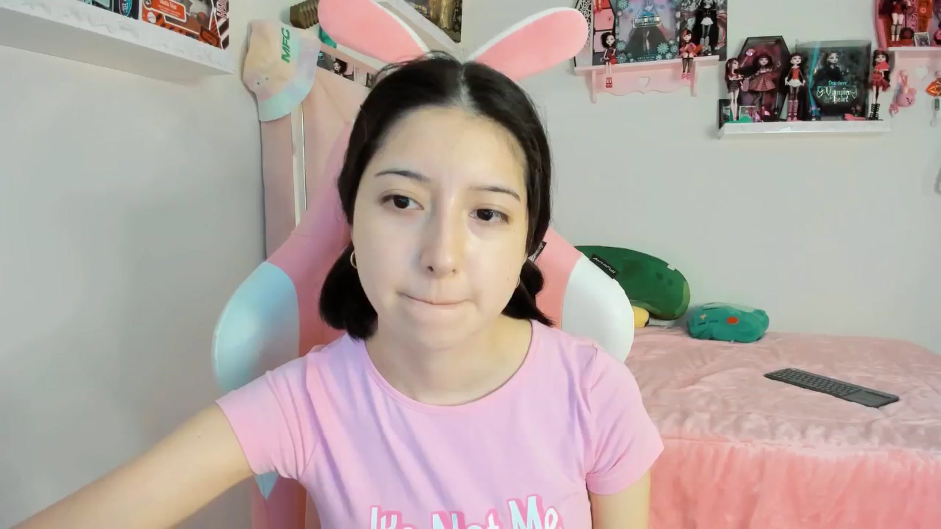 Gallery image thumbnail from Cherrycute666's myfreecams stream on, 12/20/2024, 23:44 image 6 of 20