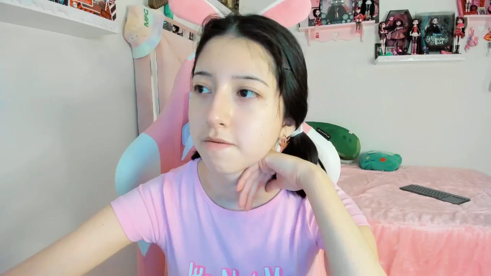 Gallery image thumbnail from Cherrycute666's myfreecams stream on, 12/20/2024, 23:44 image 18 of 20